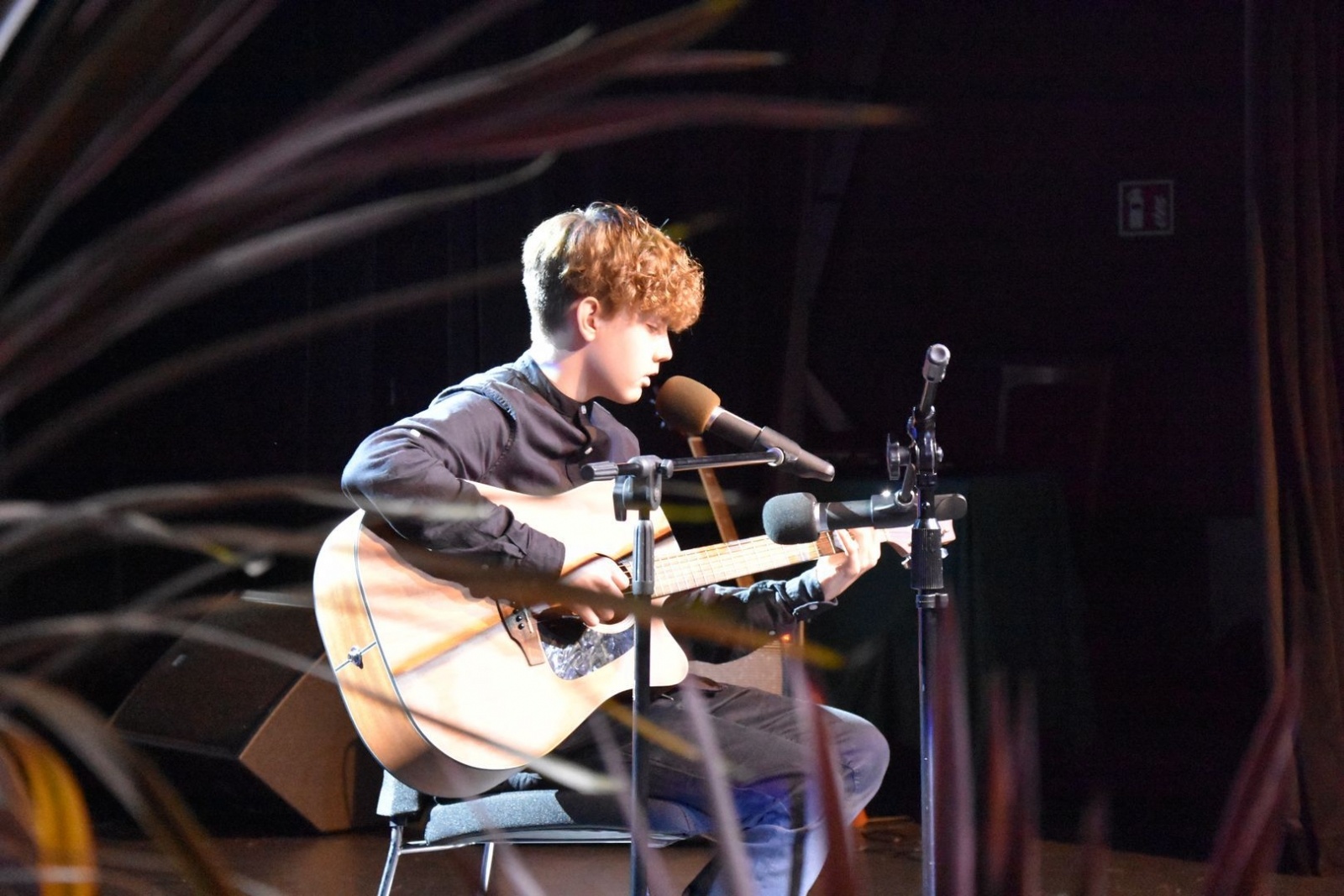 Zdjęcie w galerii na portalu naszwodzislaw.com: Cantemus rozbrzmiał w auli I LO [FOTO] wiadomości z regionu