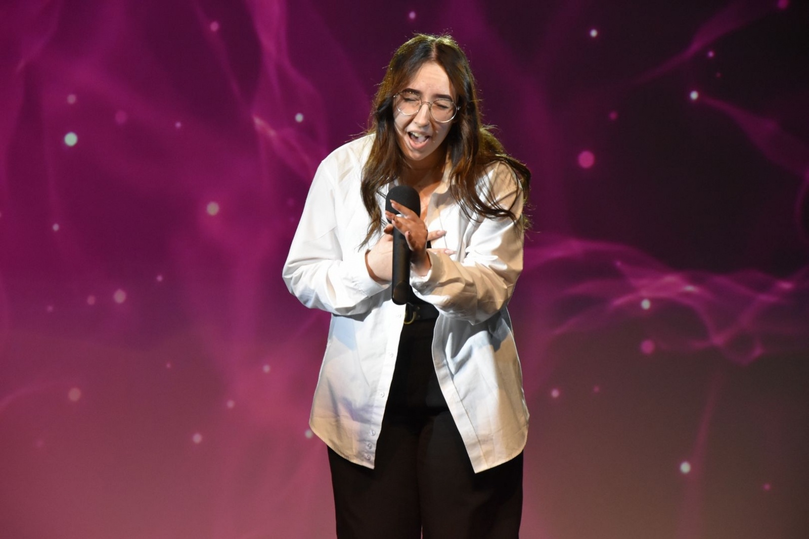 Zdjęcie w galerii na portalu naszwodzislaw.com: Cantemus rozbrzmiał w auli I LO [FOTO] wiadomości z regionu