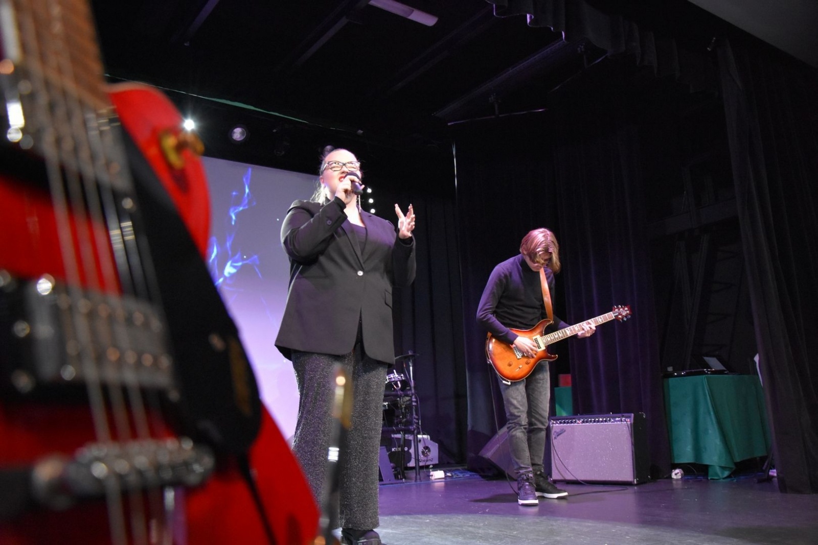 Zdjęcie w galerii na portalu naszwodzislaw.com: Cantemus rozbrzmiał w auli I LO [FOTO] wiadomości z regionu