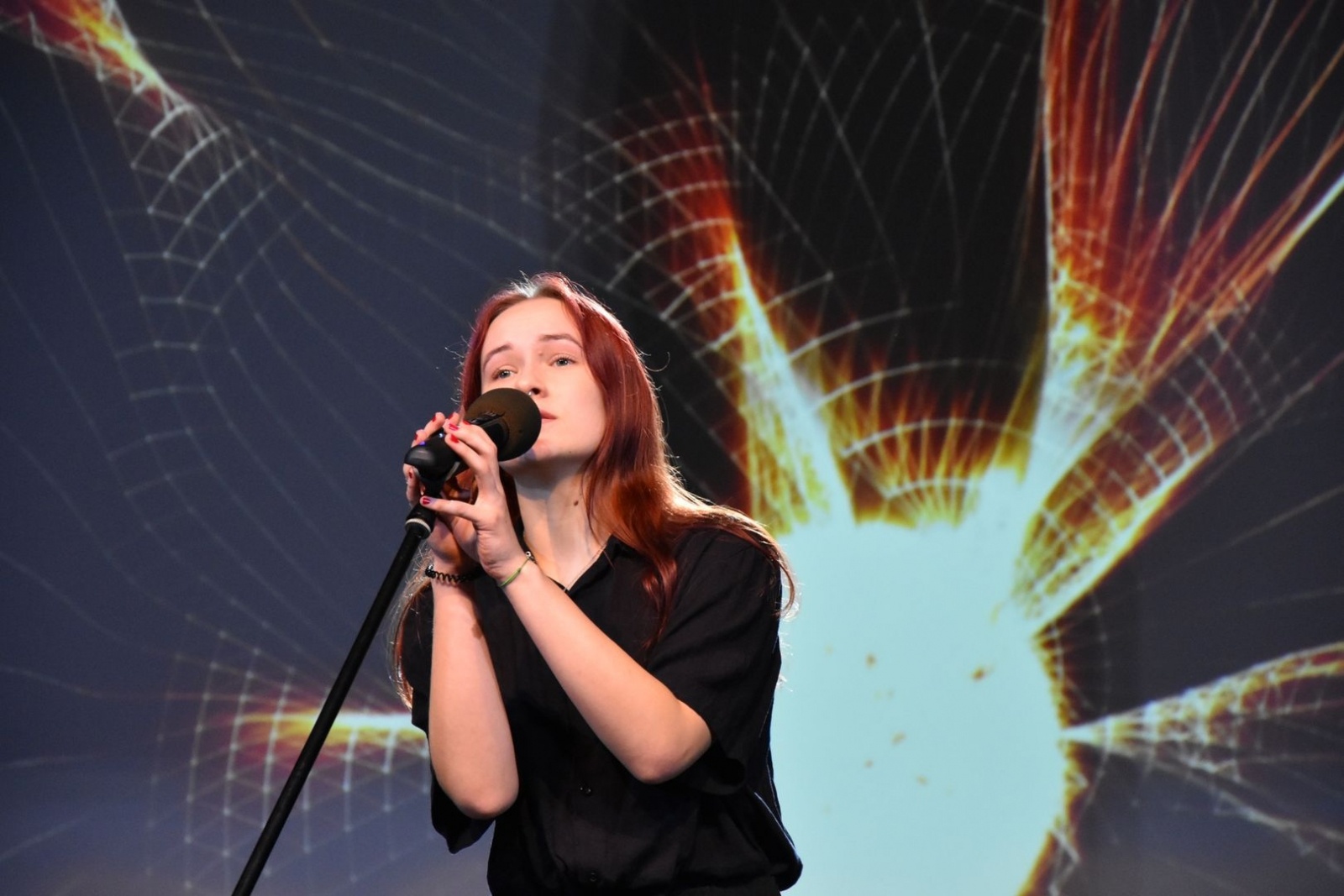 Zdjęcie w galerii na portalu naszwodzislaw.com: Cantemus rozbrzmiał w auli I LO [FOTO] wiadomości z regionu