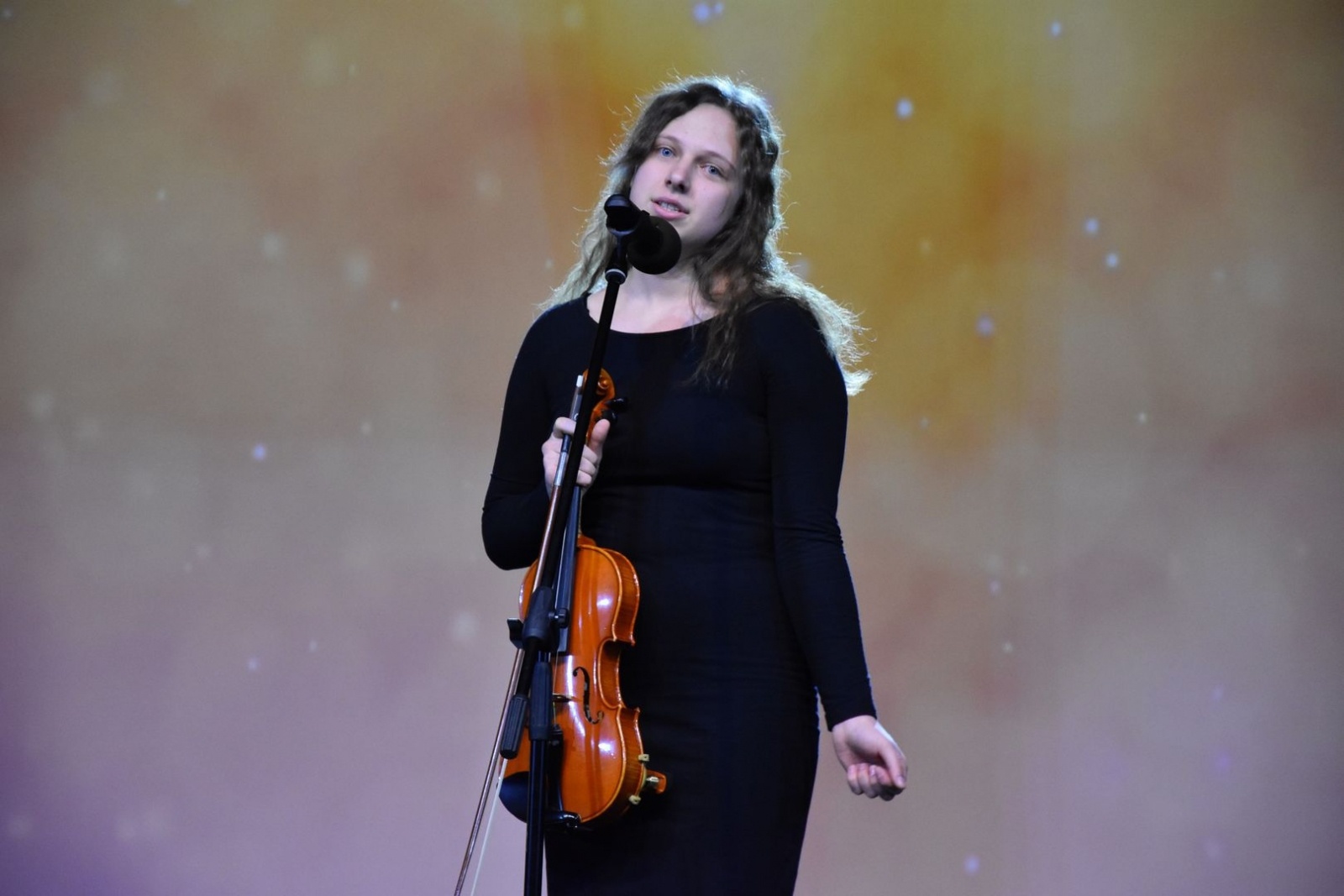 Zdjęcie w galerii na portalu naszwodzislaw.com: Cantemus rozbrzmiał w auli I LO [FOTO] wiadomości z regionu