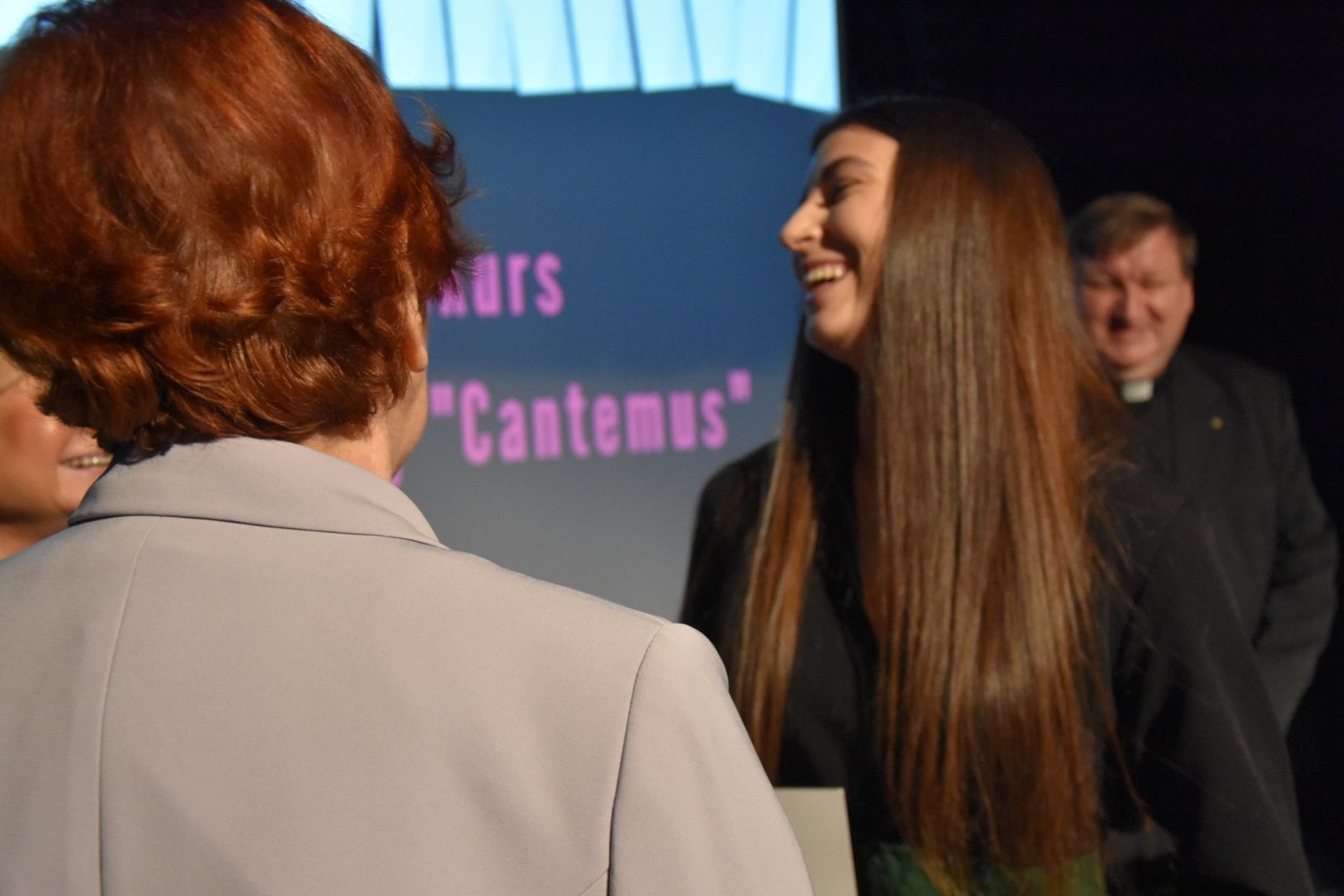 Zdjęcie w galerii na portalu naszwodzislaw.com: Cantemus rozbrzmiał w auli I LO [FOTO] wiadomości z regionu