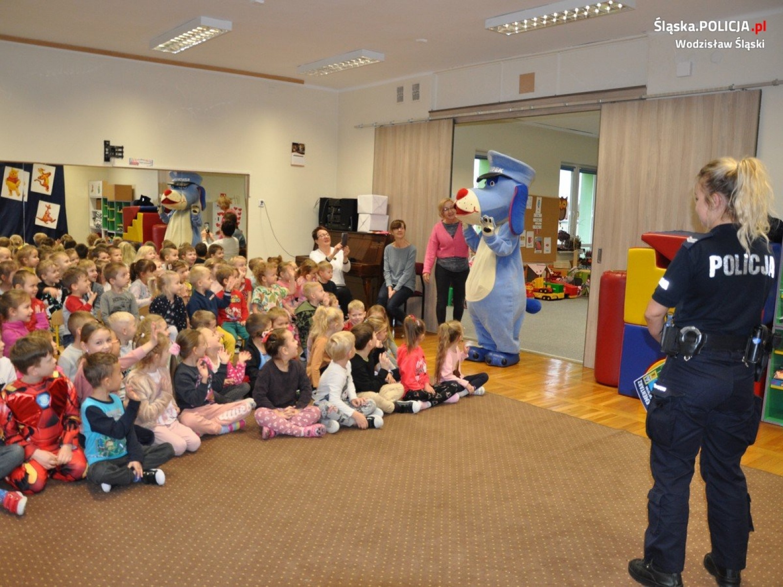 Zdjęcie w galerii na portalu naszwodzislaw.com: Wodzisławskie przedszkolaki spotkały się z policjantką wiadomości z regionu