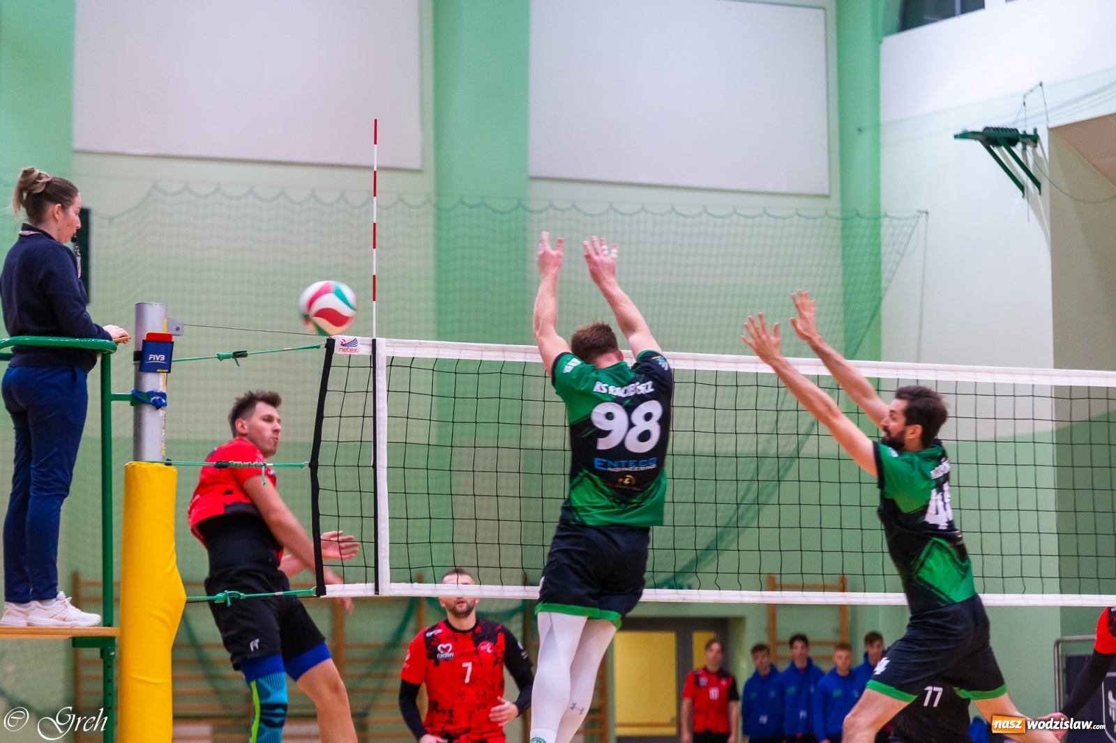 Zdjęcie w galerii na portalu naszwodzislaw.com: Siatkarskie derby w gatunku horroru [FOTO] wiadomości z regionu