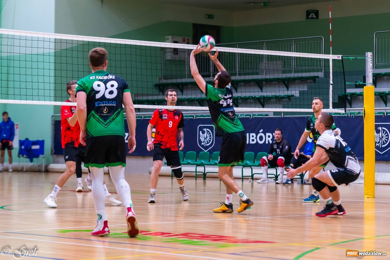 Zdjęcie w galerii na portalu naszwodzislaw.com: Siatkarskie derby w gatunku horroru [FOTO] wiadomości z regionu