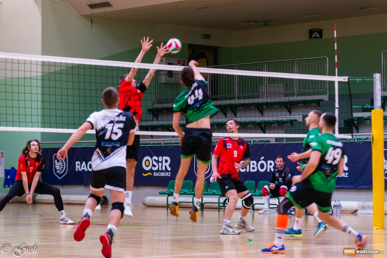 Zdjęcie w galerii na portalu naszwodzislaw.com: Siatkarskie derby w gatunku horroru [FOTO] wiadomości z regionu