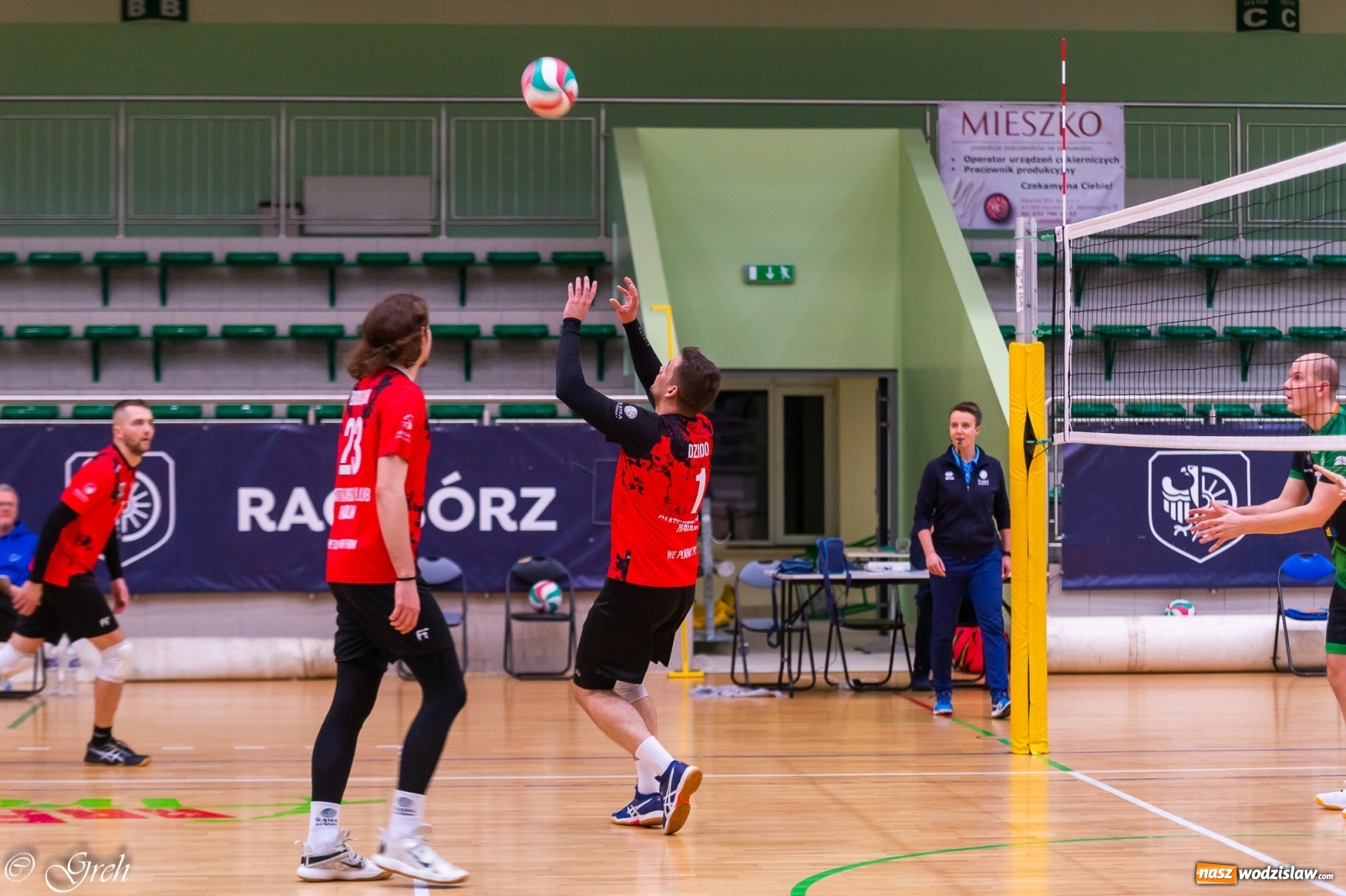 Zdjęcie w galerii na portalu naszwodzislaw.com: Siatkarskie derby w gatunku horroru [FOTO] wiadomości z regionu