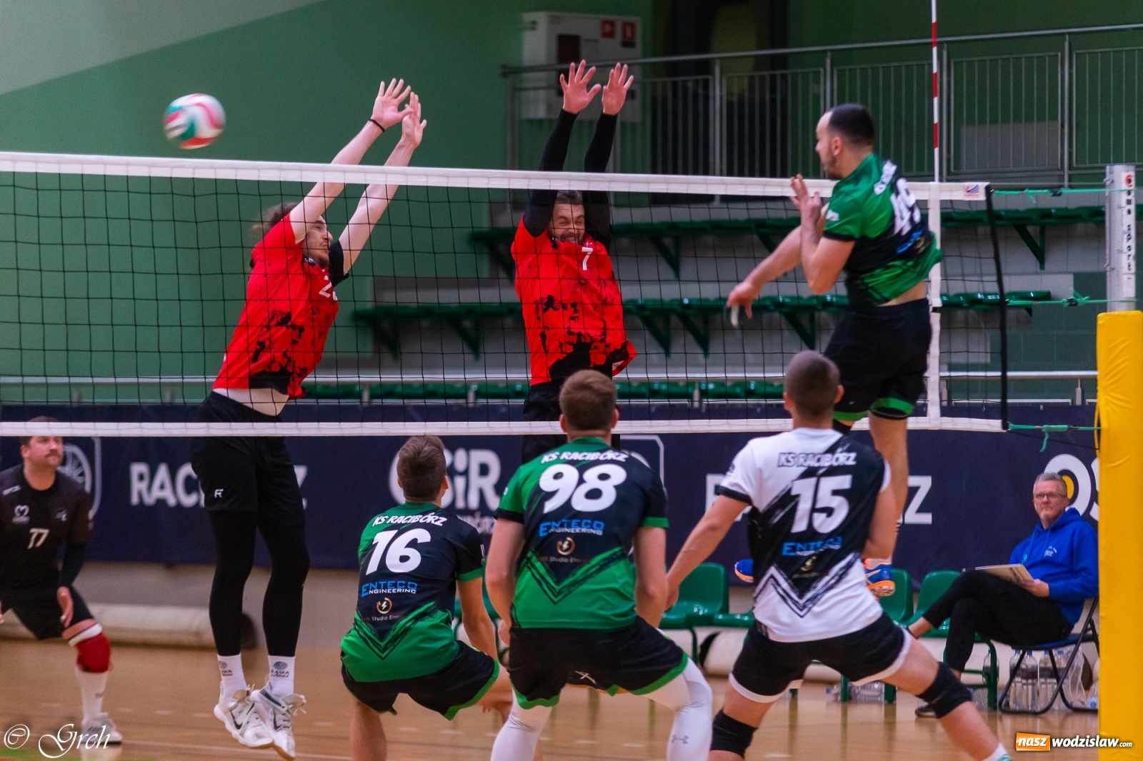 Zdjęcie w galerii na portalu naszwodzislaw.com: Siatkarskie derby w gatunku horroru [FOTO] wiadomości z regionu