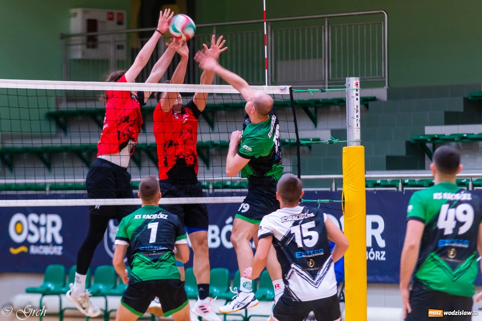 Zdjęcie w galerii na portalu naszwodzislaw.com: Siatkarskie derby w gatunku horroru [FOTO] wiadomości z regionu