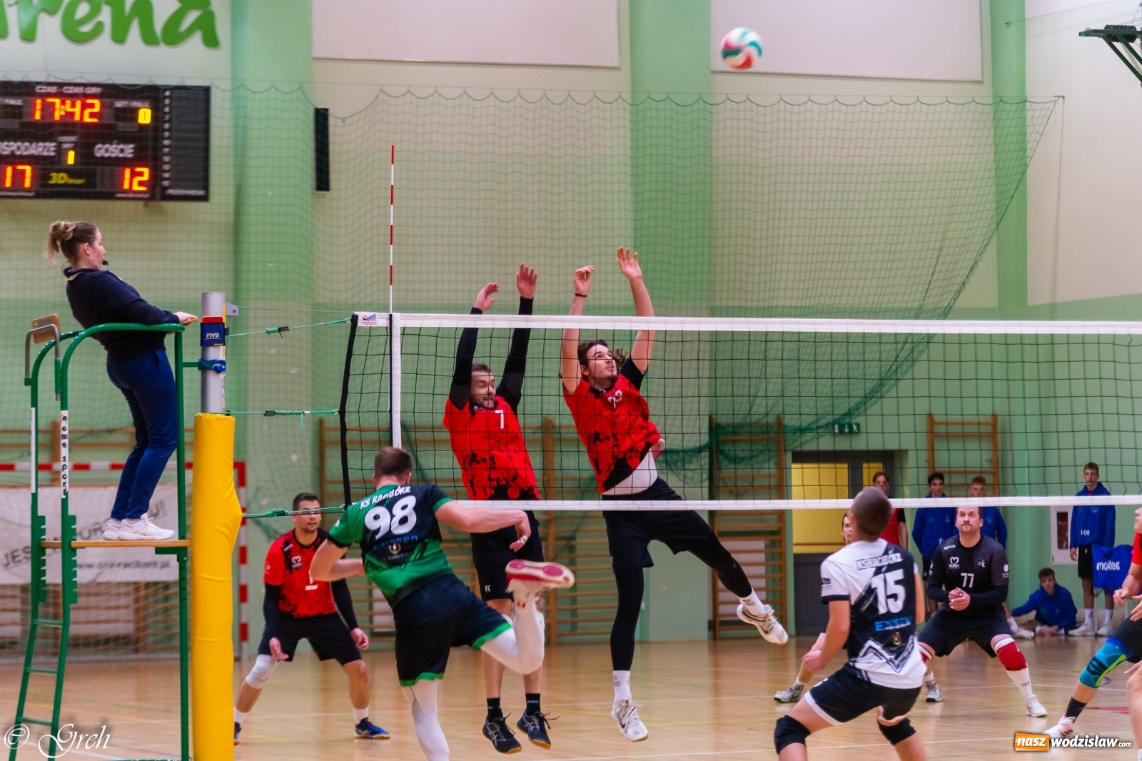 Zdjęcie w galerii na portalu naszwodzislaw.com: Siatkarskie derby w gatunku horroru [FOTO] wiadomości z regionu