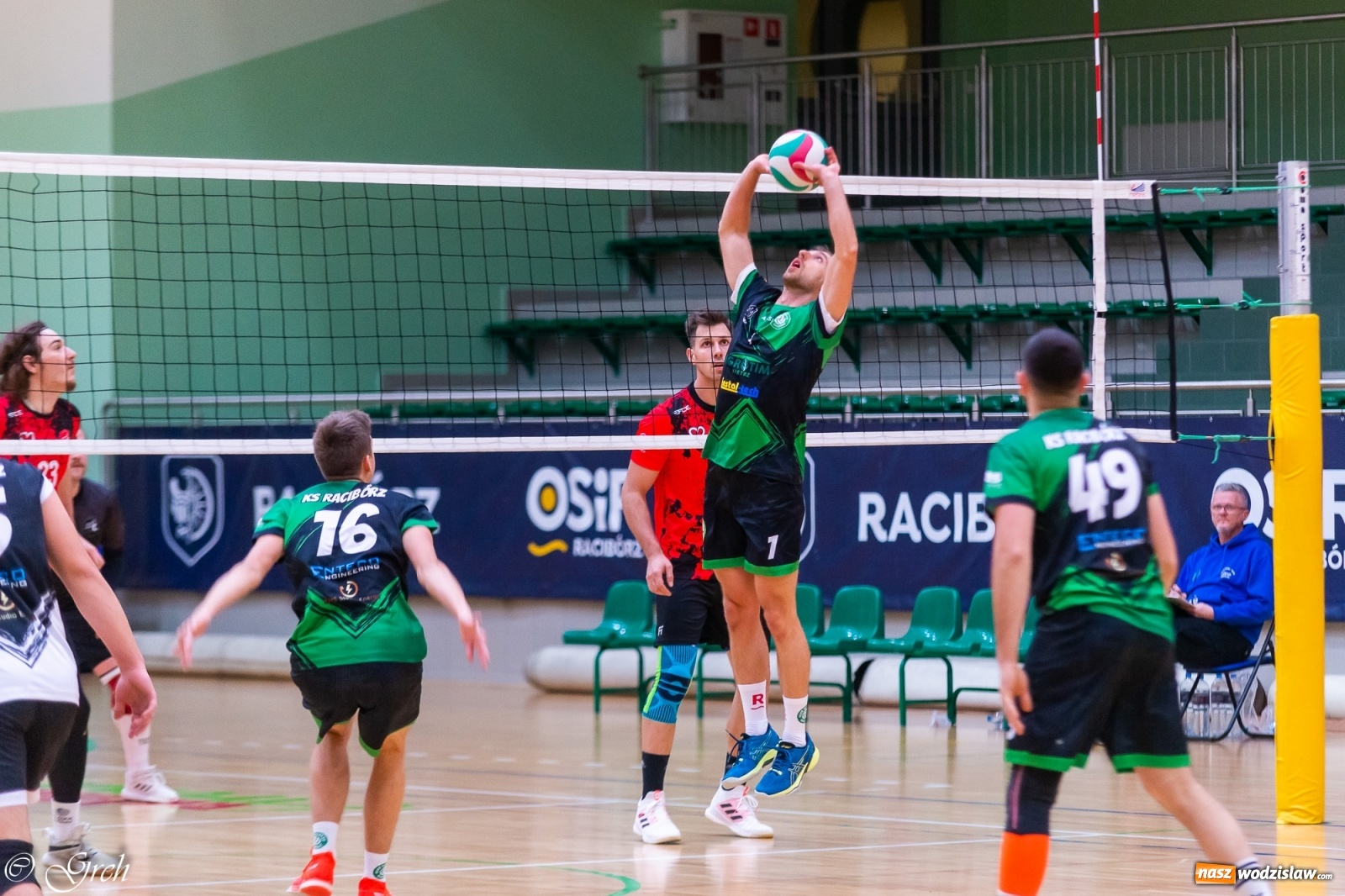 Zdjęcie w galerii na portalu naszwodzislaw.com: Siatkarskie derby w gatunku horroru [FOTO] wiadomości z regionu