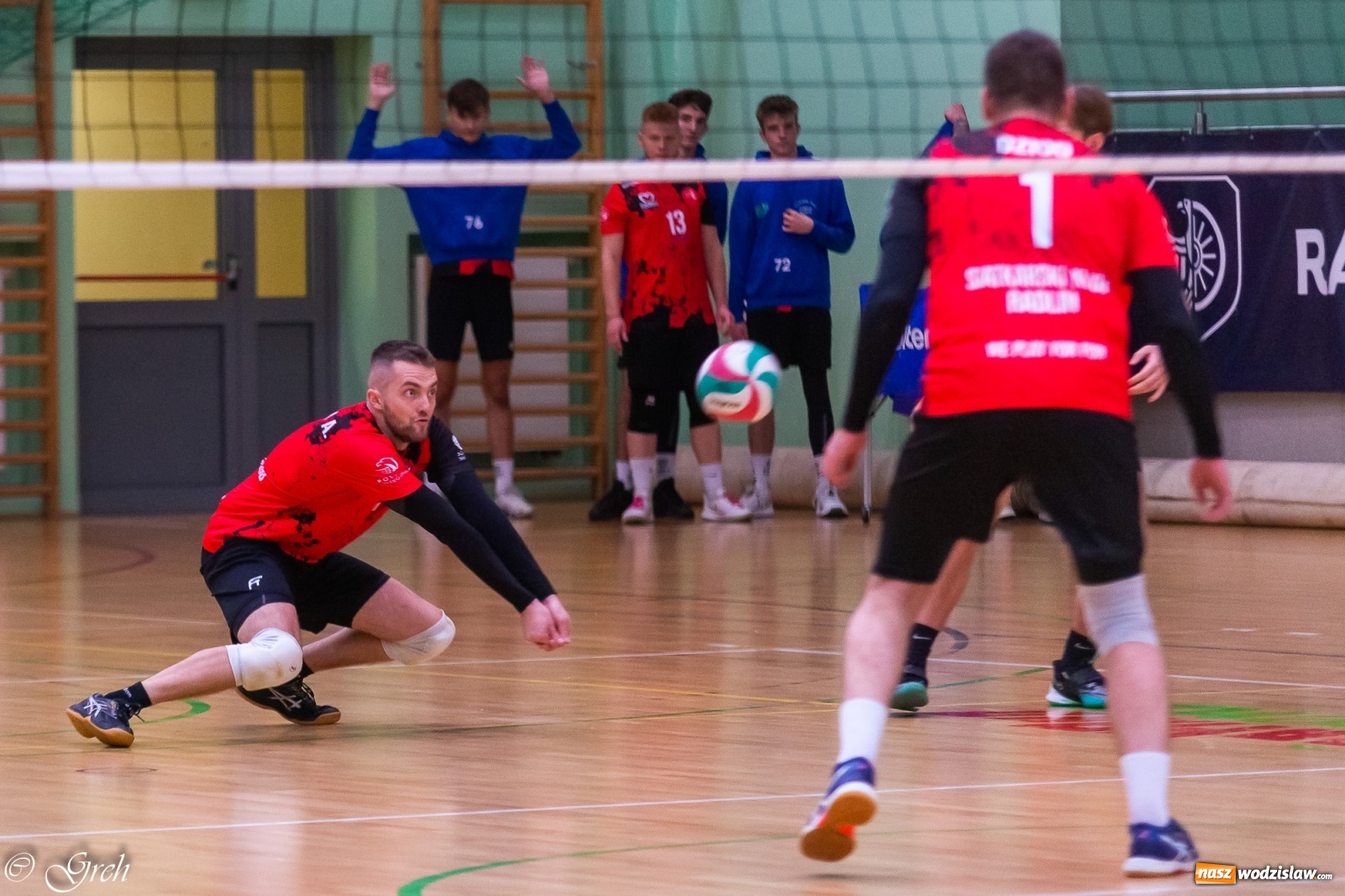 Zdjęcie w galerii na portalu naszwodzislaw.com: Siatkarskie derby w gatunku horroru [FOTO] wiadomości z regionu