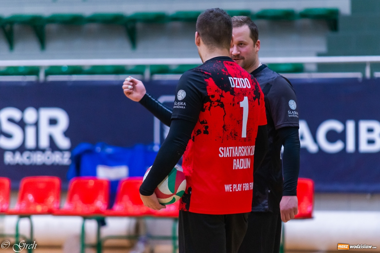 Zdjęcie w galerii na portalu naszwodzislaw.com: Siatkarskie derby w gatunku horroru [FOTO] wiadomości z regionu