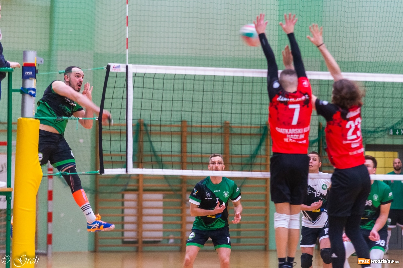 Zdjęcie w galerii na portalu naszwodzislaw.com: Siatkarskie derby w gatunku horroru [FOTO] wiadomości z regionu