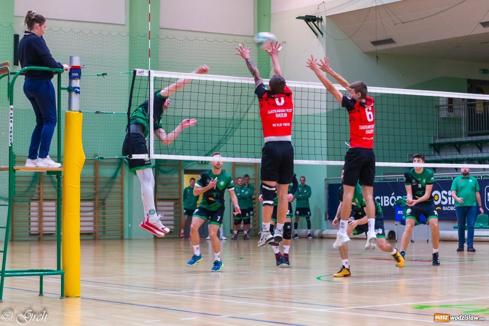 Zdjęcie w galerii na portalu naszwodzislaw.com: Siatkarskie derby w gatunku horroru [FOTO] wiadomości z regionu