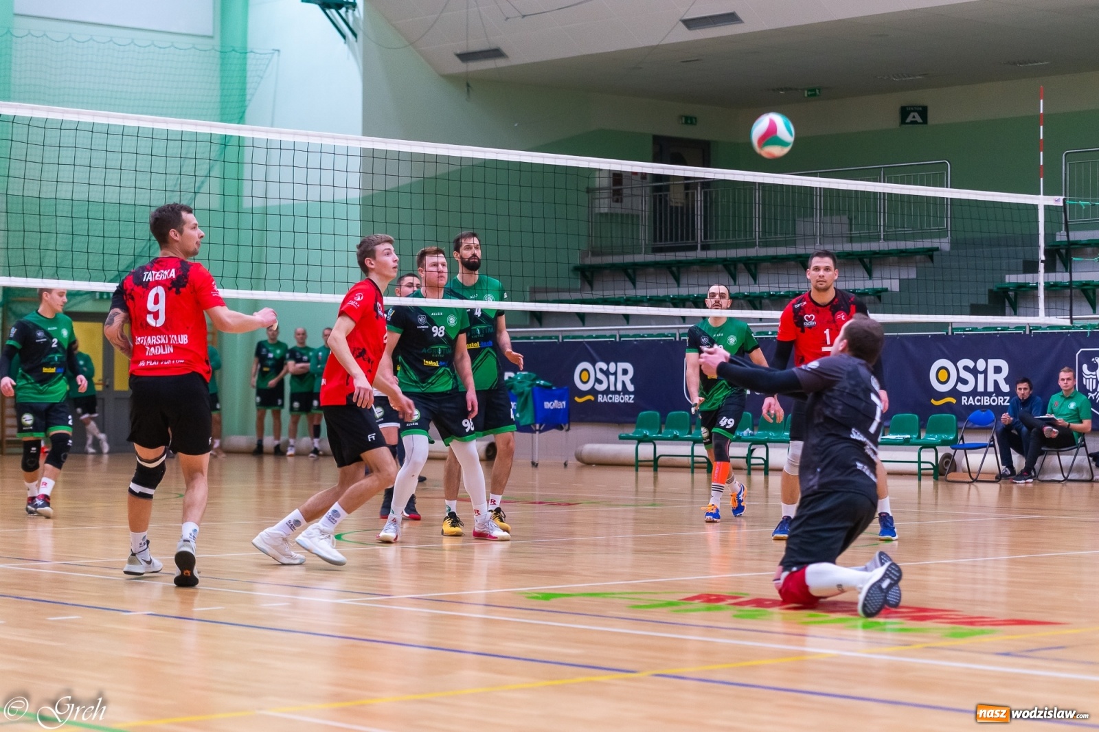 Zdjęcie w galerii na portalu naszwodzislaw.com: Siatkarskie derby w gatunku horroru [FOTO] wiadomości z regionu