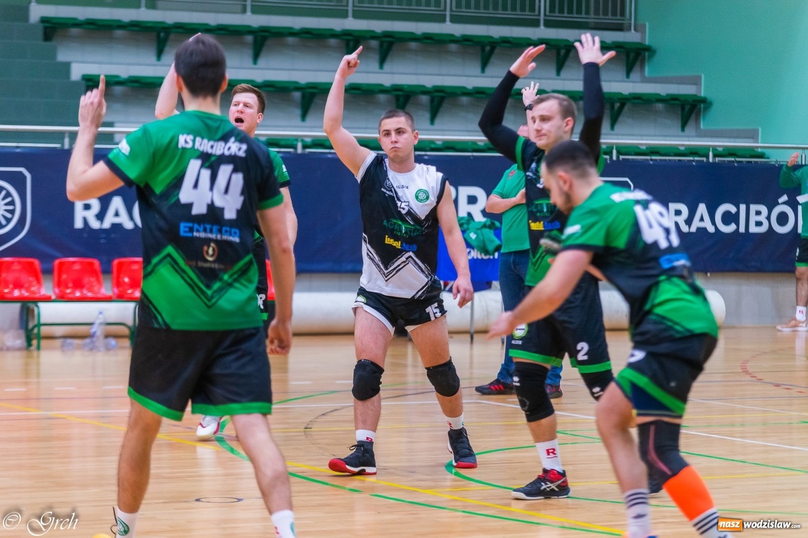 Zdjęcie w galerii na portalu naszwodzislaw.com: Siatkarskie derby w gatunku horroru [FOTO] wiadomości z regionu