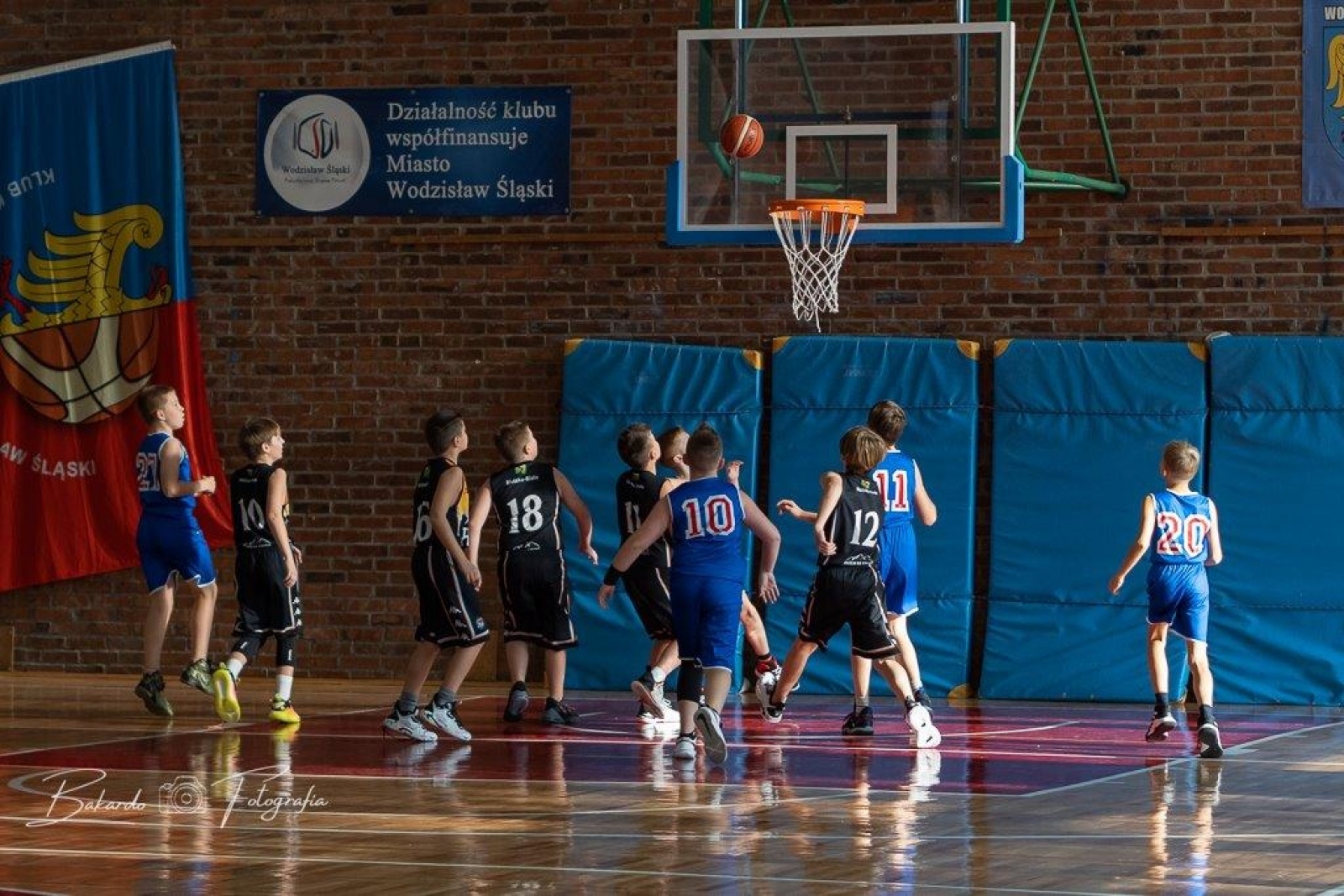 Zdjęcie w galerii na portalu naszwodzislaw.com: Pierwszy wodzisławski turniej minikoszykówki - U12M wiadomości z regionu