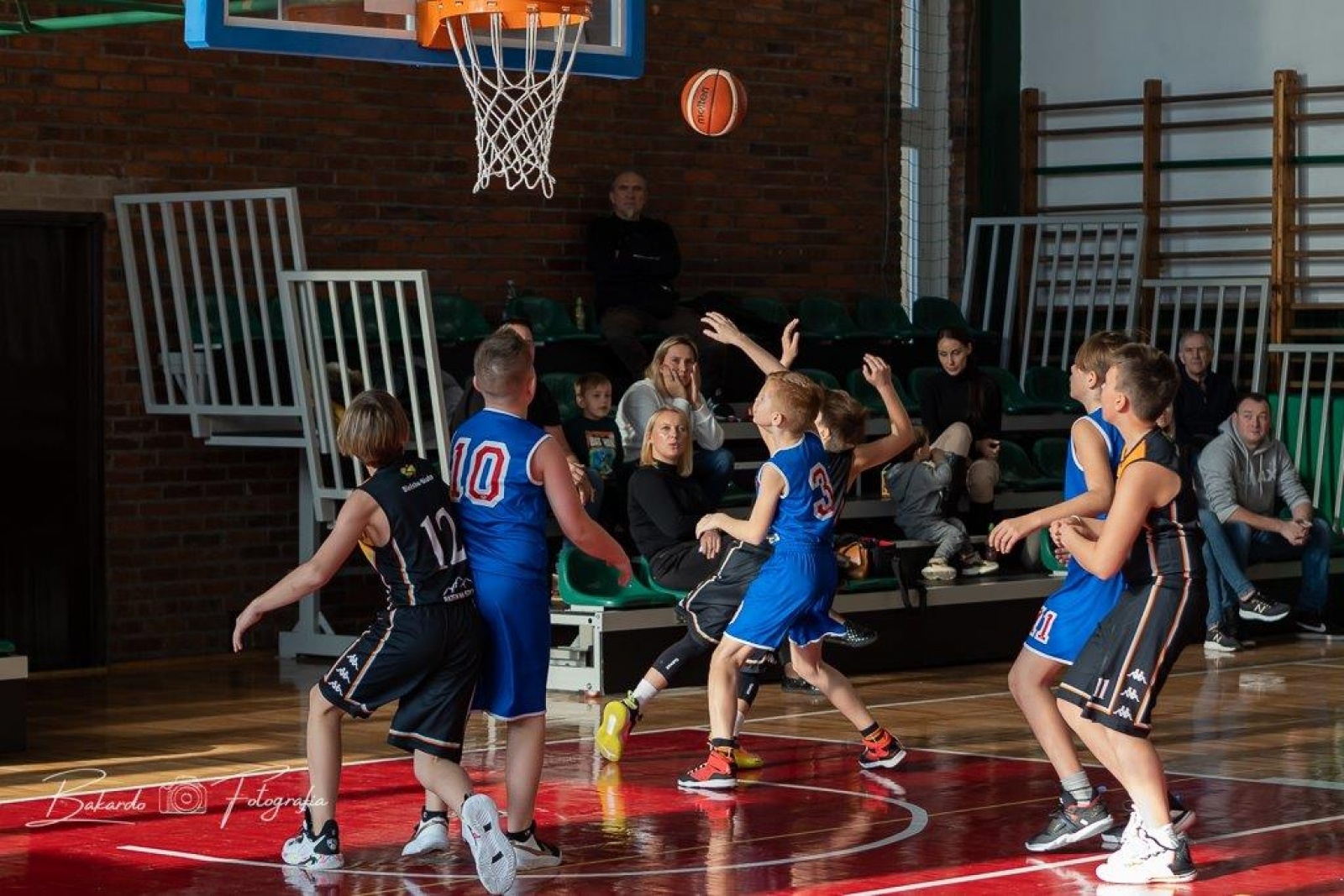 Zdjęcie w galerii na portalu naszwodzislaw.com: Pierwszy wodzisławski turniej minikoszykówki - U12M wiadomości z regionu