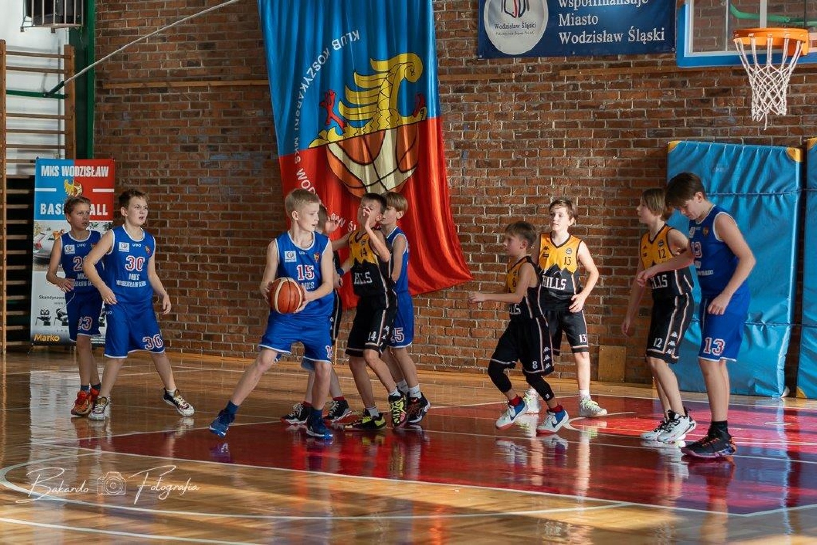 Zdjęcie w galerii na portalu naszwodzislaw.com: Pierwszy wodzisławski turniej minikoszykówki - U12M wiadomości z regionu