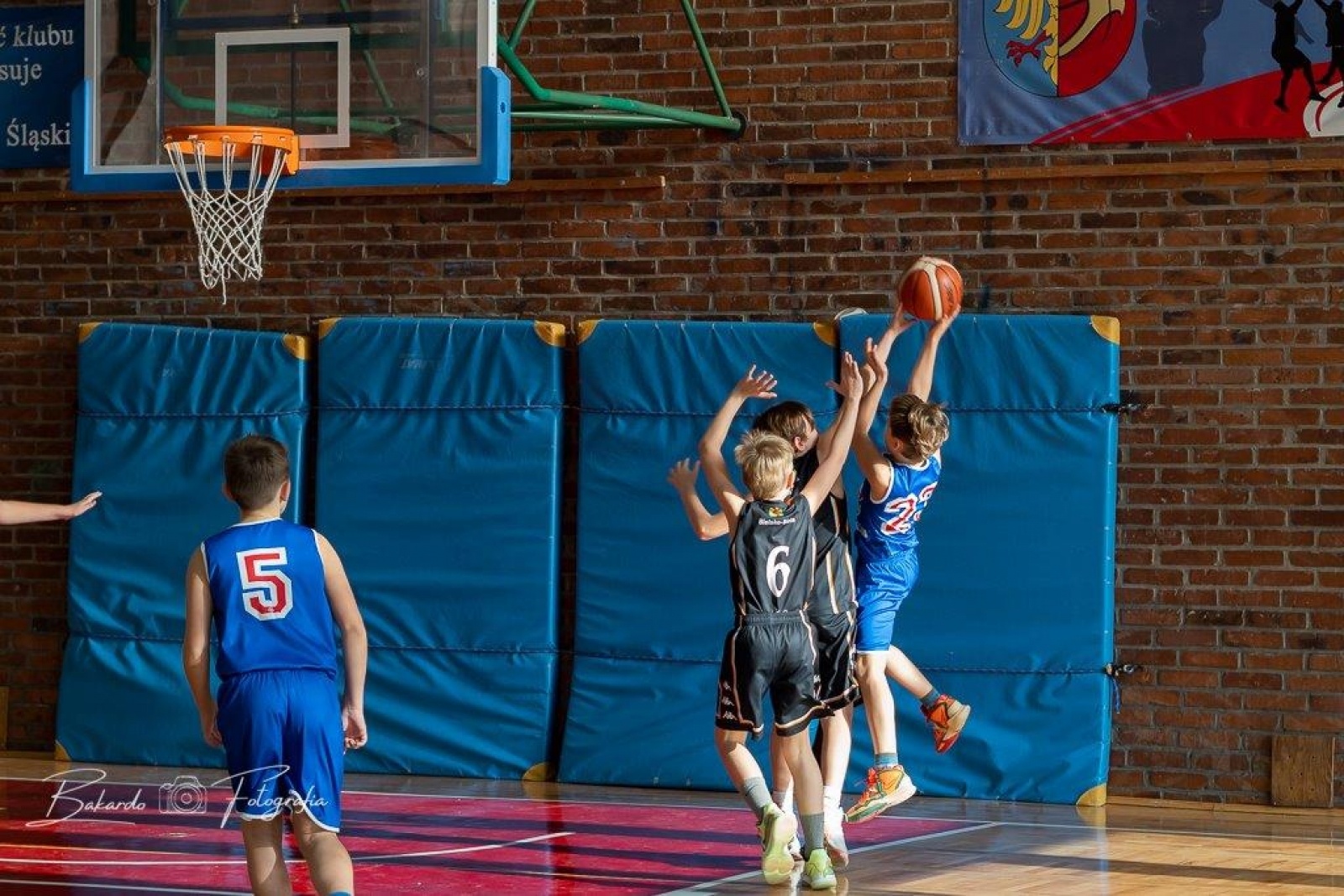 Zdjęcie w galerii na portalu naszwodzislaw.com: Pierwszy wodzisławski turniej minikoszykówki - U12M wiadomości z regionu