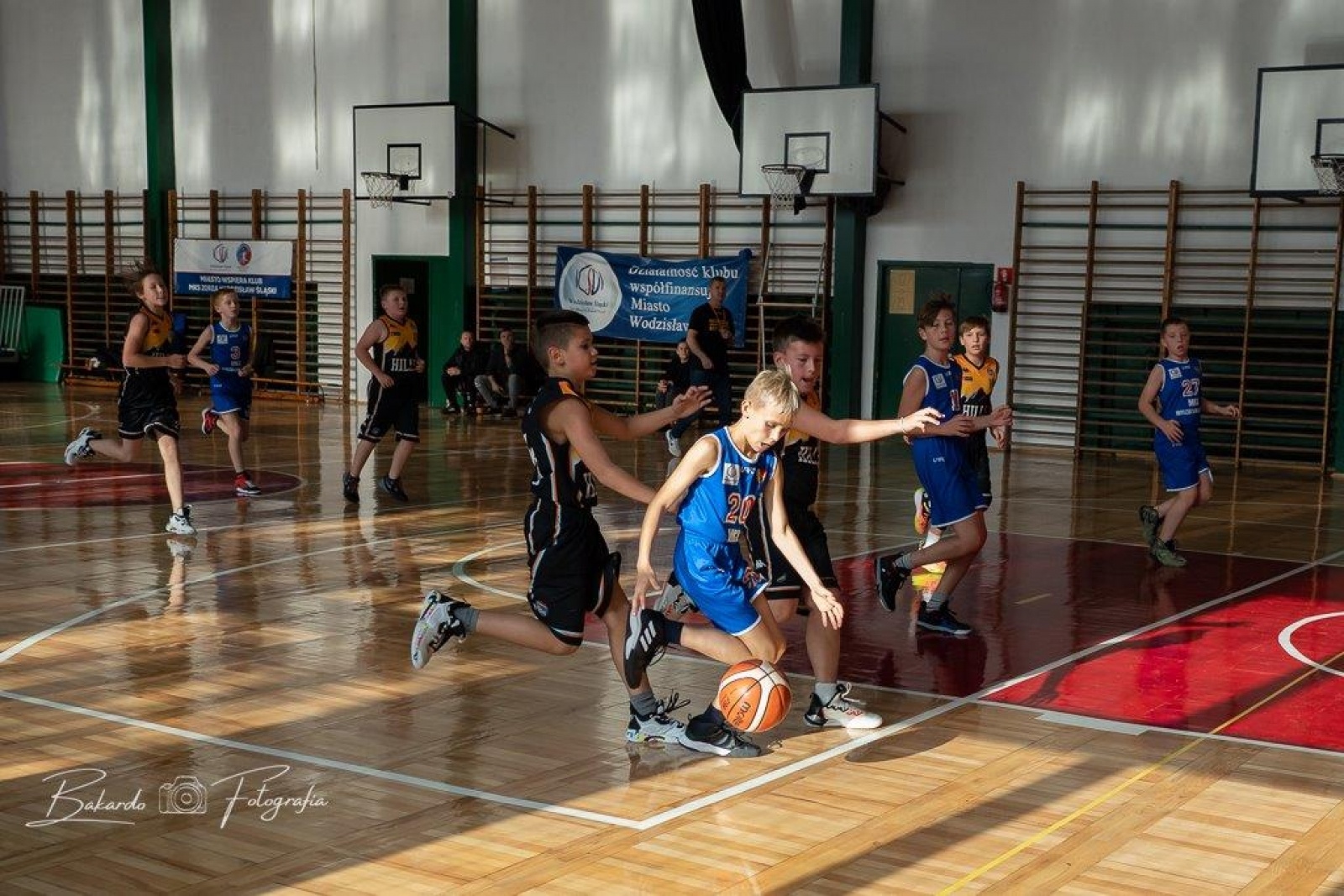 Zdjęcie w galerii na portalu naszwodzislaw.com: Pierwszy wodzisławski turniej minikoszykówki - U12M wiadomości z regionu