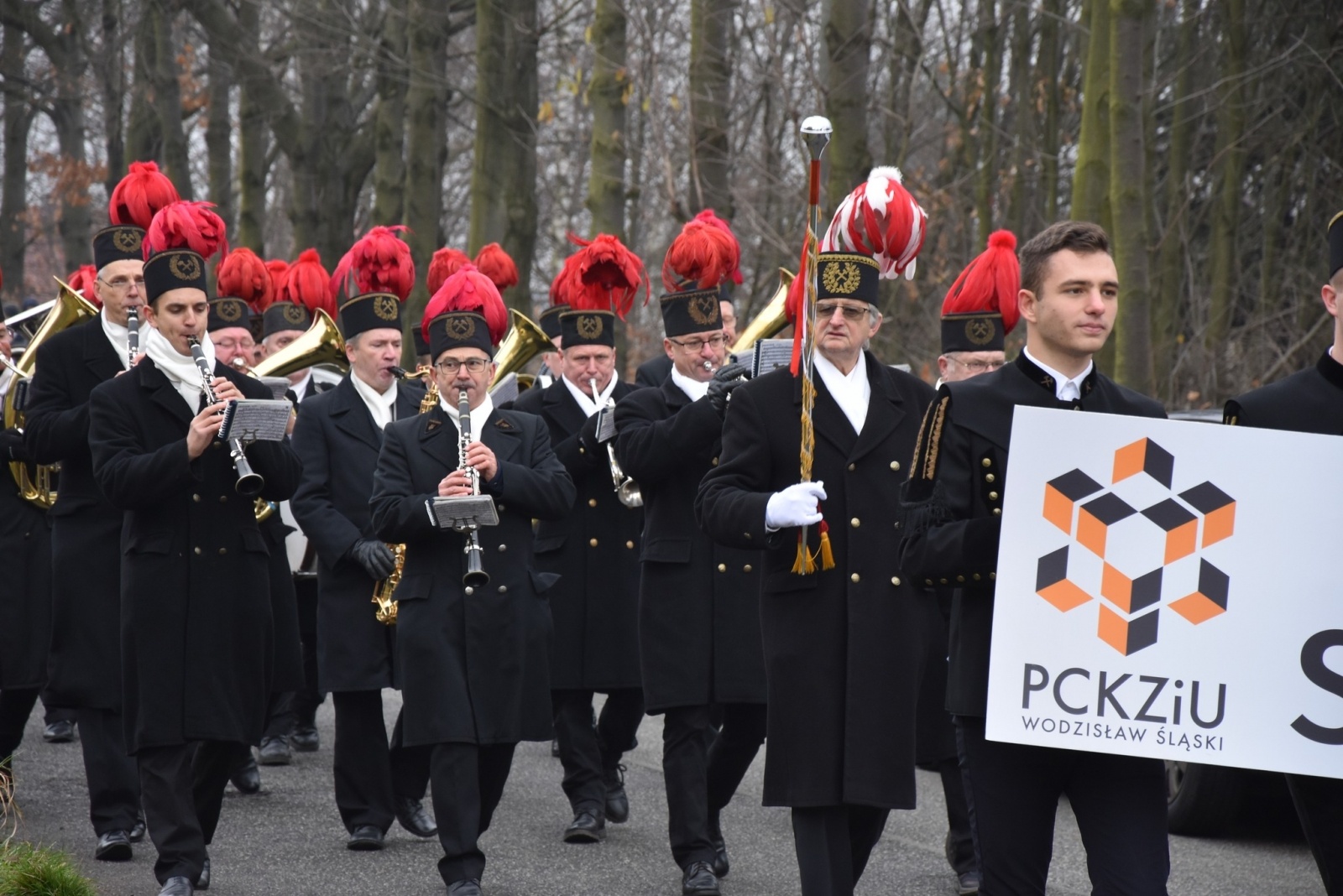 Zdjęcie w galerii na portalu naszwodzislaw.com: Święto Szkoły z kolejną umową patronacką [FOTO] wiadomości z regionu