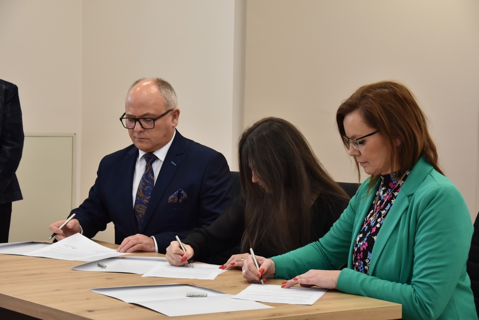 Zdjęcie w galerii na portalu naszwodzislaw.com: Święto Szkoły z kolejną umową patronacką [FOTO] wiadomości z regionu