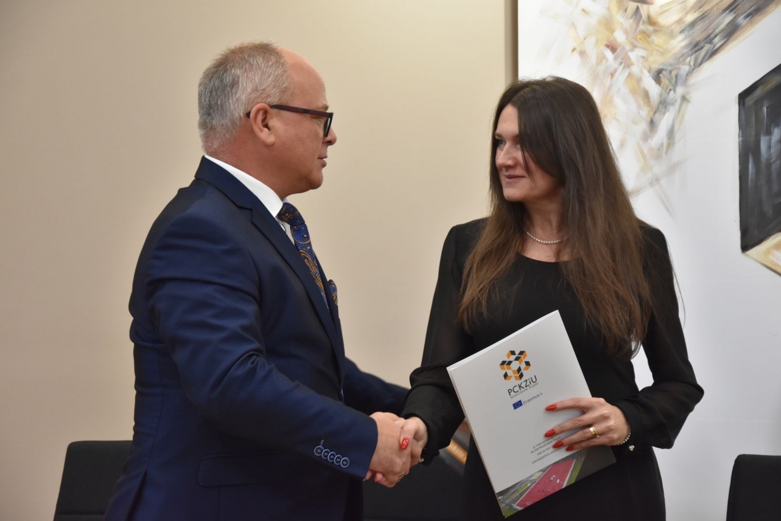 Zdjęcie w galerii na portalu naszwodzislaw.com: Święto Szkoły z kolejną umową patronacką [FOTO] wiadomości z regionu