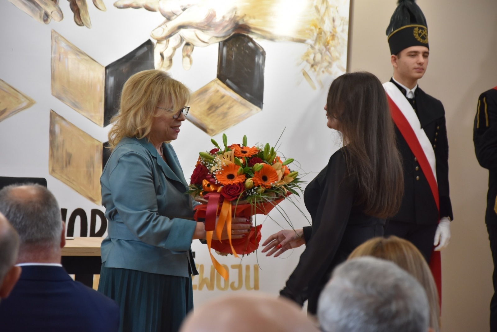 Zdjęcie w galerii na portalu naszwodzislaw.com: Święto Szkoły z kolejną umową patronacką [FOTO] wiadomości z regionu