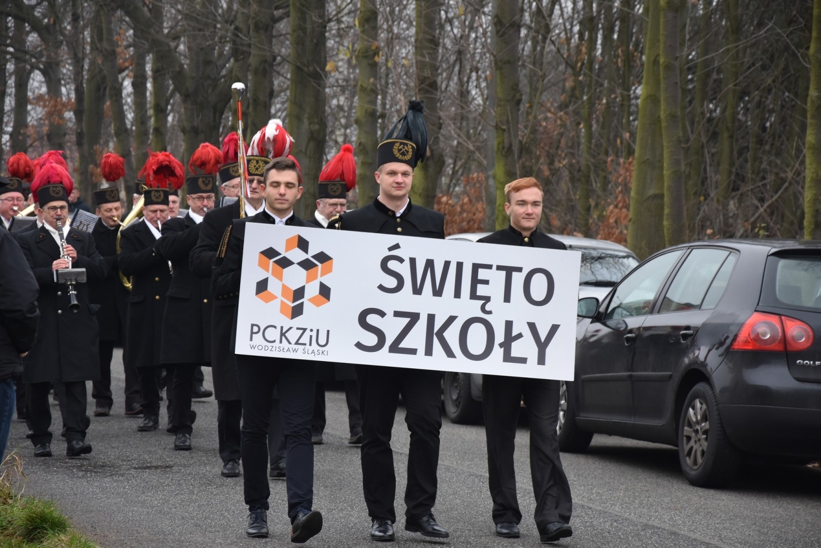Zdjęcie w galerii na portalu naszwodzislaw.com: Święto Szkoły z kolejną umową patronacką [FOTO] wiadomości z regionu