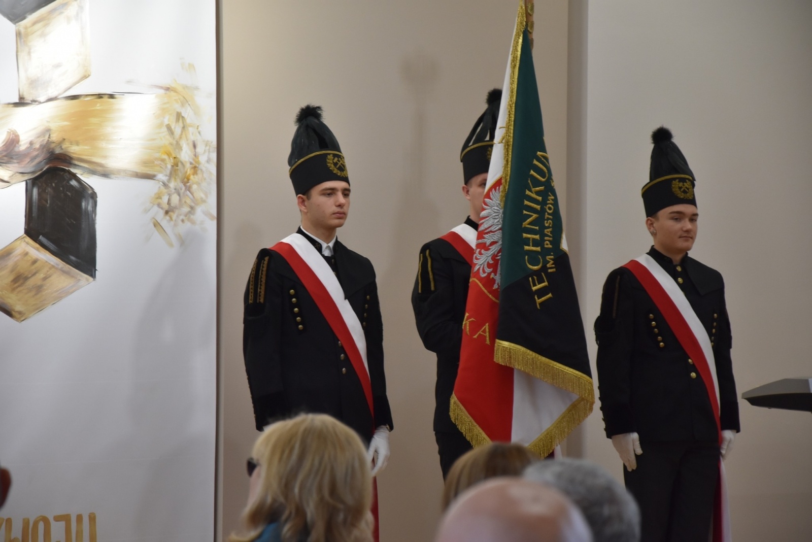 Zdjęcie w galerii na portalu naszwodzislaw.com: Święto Szkoły z kolejną umową patronacką [FOTO] wiadomości z regionu