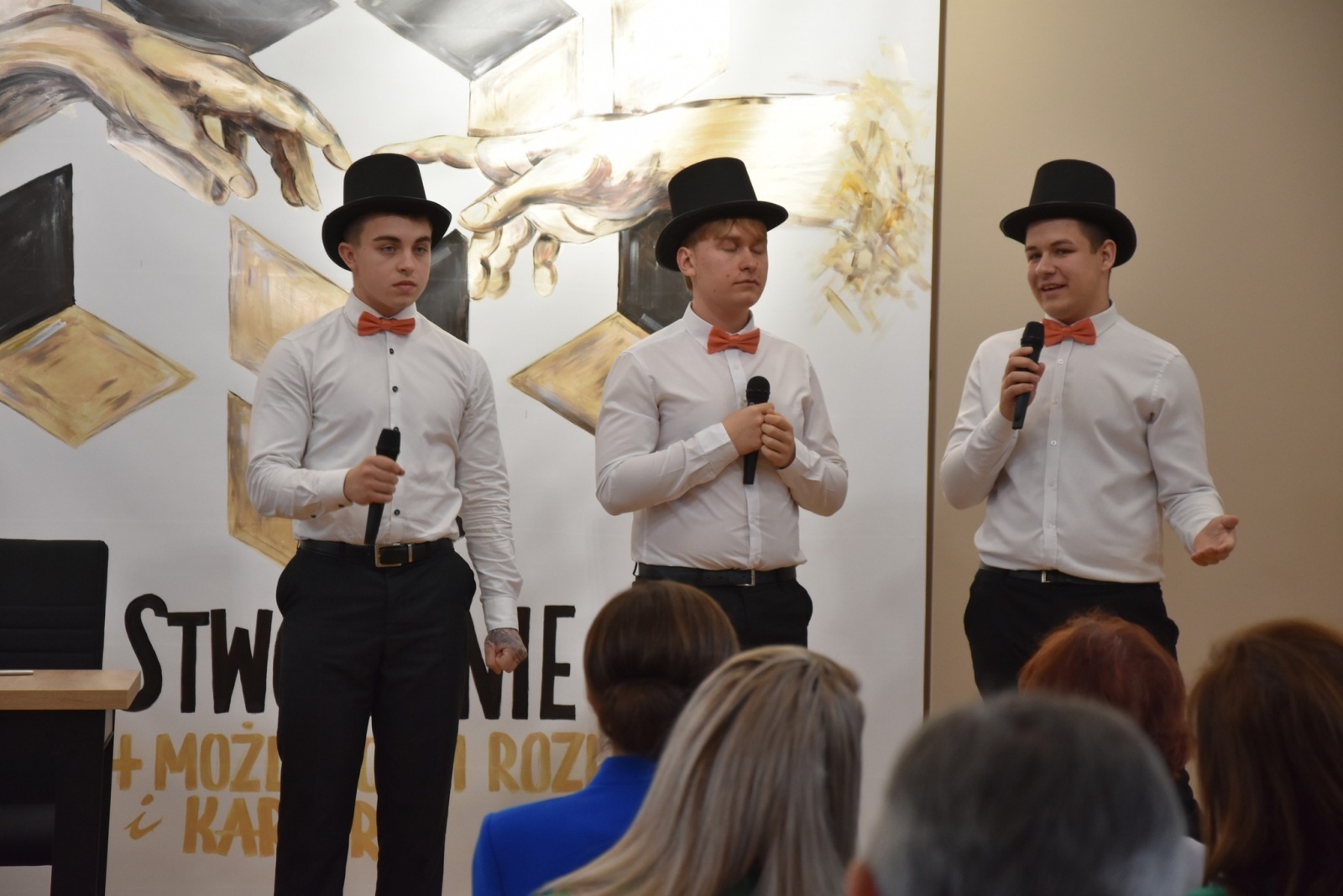 Zdjęcie w galerii na portalu naszwodzislaw.com: Święto Szkoły z kolejną umową patronacką [FOTO] wiadomości z regionu