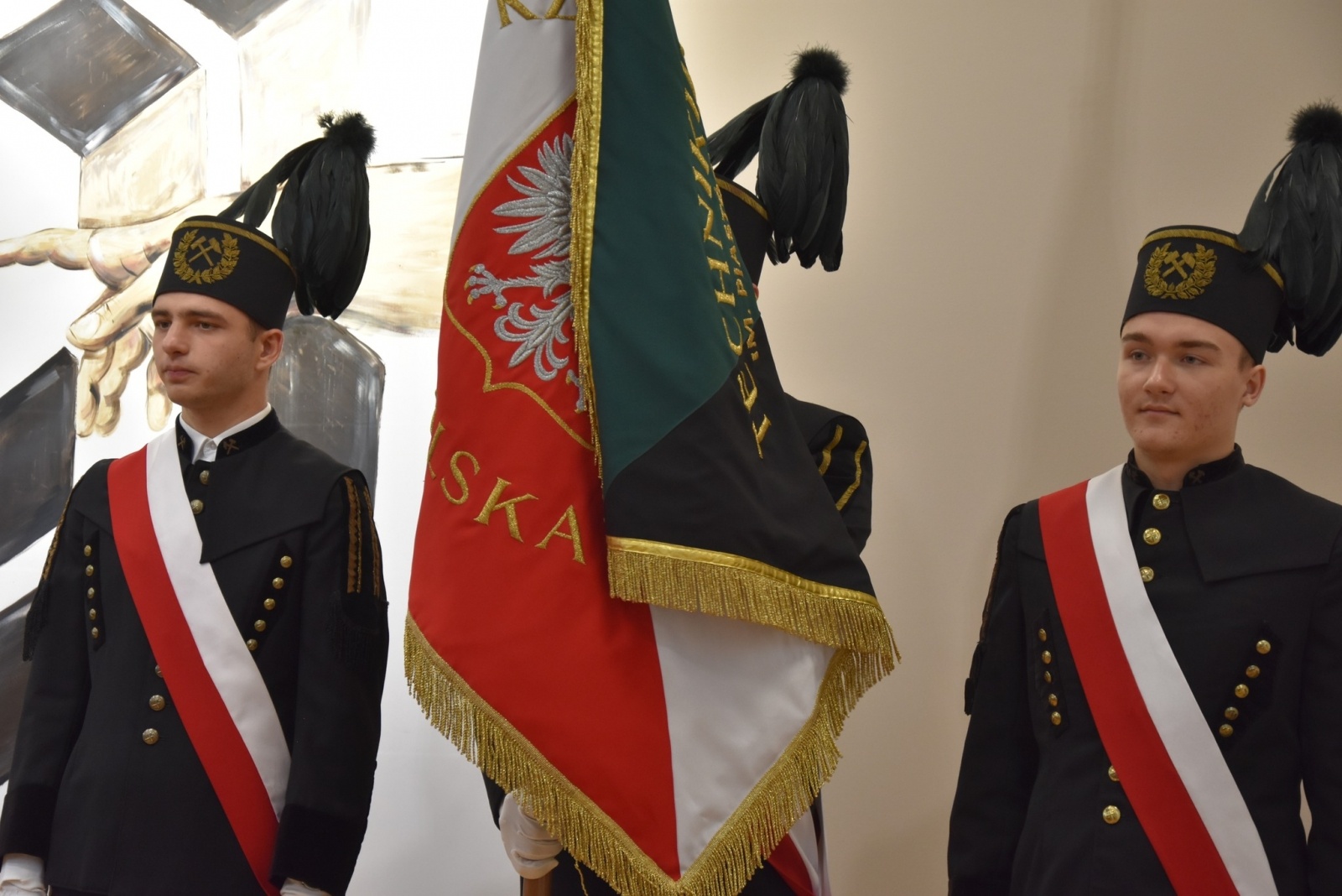 Zdjęcie w galerii na portalu naszwodzislaw.com: Święto Szkoły z kolejną umową patronacką [FOTO] wiadomości z regionu