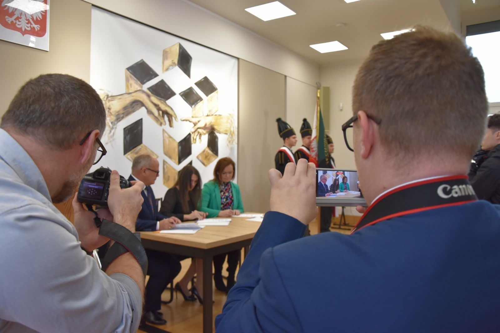 Zdjęcie w galerii na portalu naszwodzislaw.com: Święto Szkoły z kolejną umową patronacką [FOTO] wiadomości z regionu