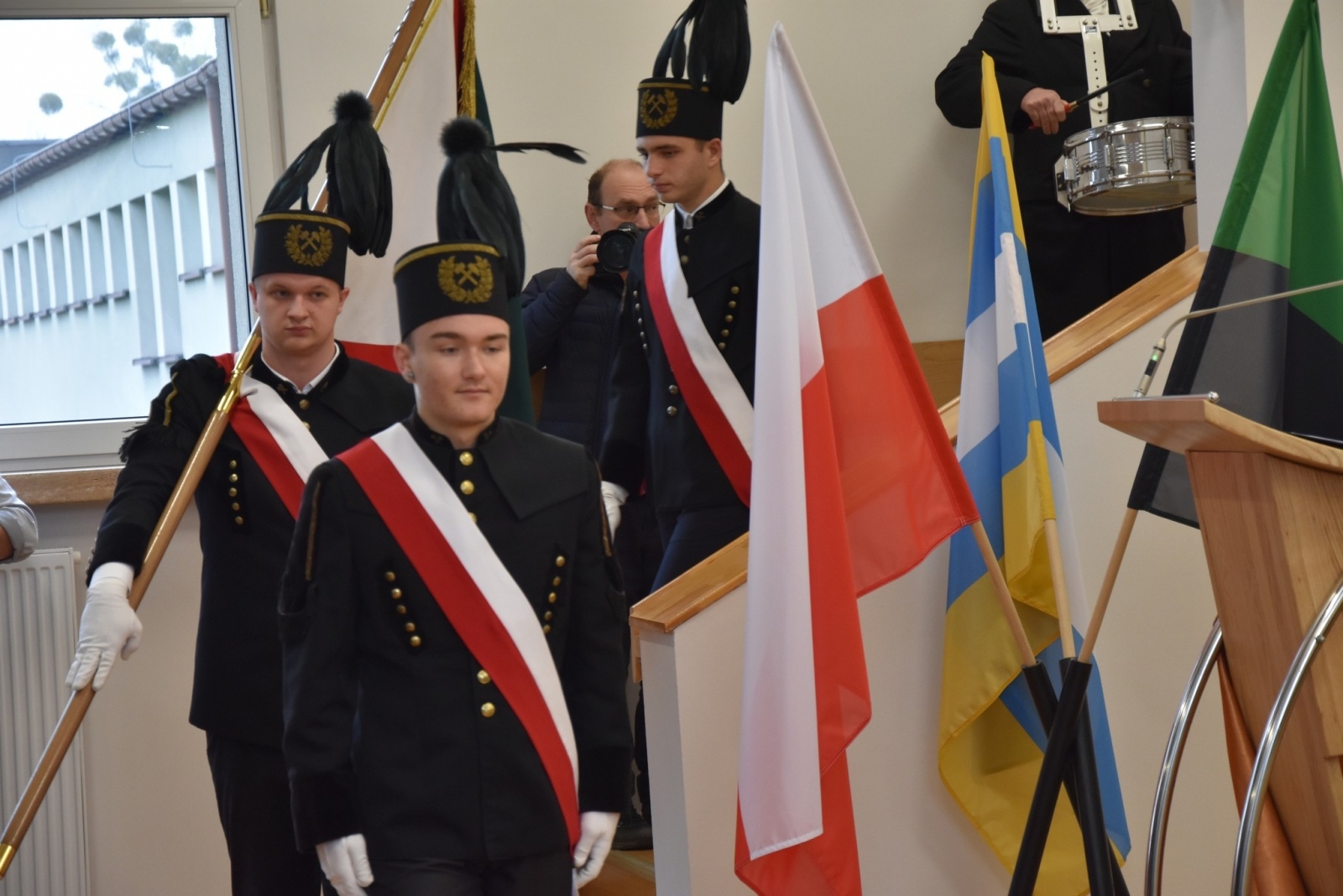 Zdjęcie w galerii na portalu naszwodzislaw.com: Święto Szkoły z kolejną umową patronacką [FOTO] wiadomości z regionu