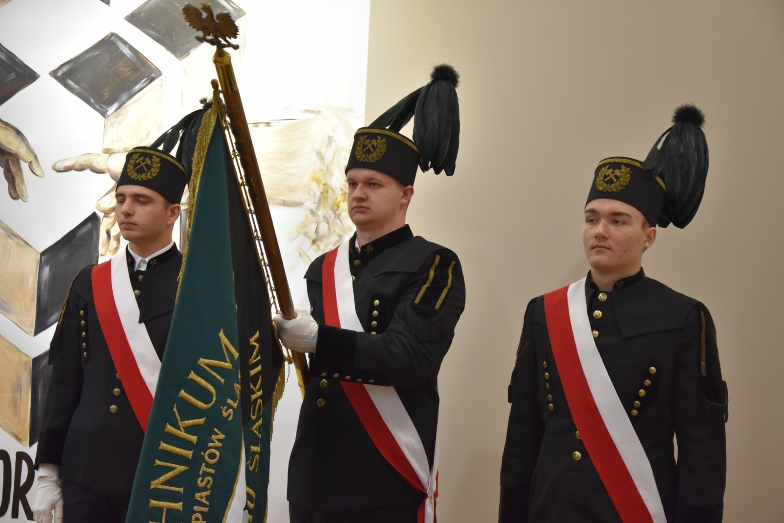 Zdjęcie w galerii na portalu naszwodzislaw.com: Święto Szkoły z kolejną umową patronacką [FOTO] wiadomości z regionu