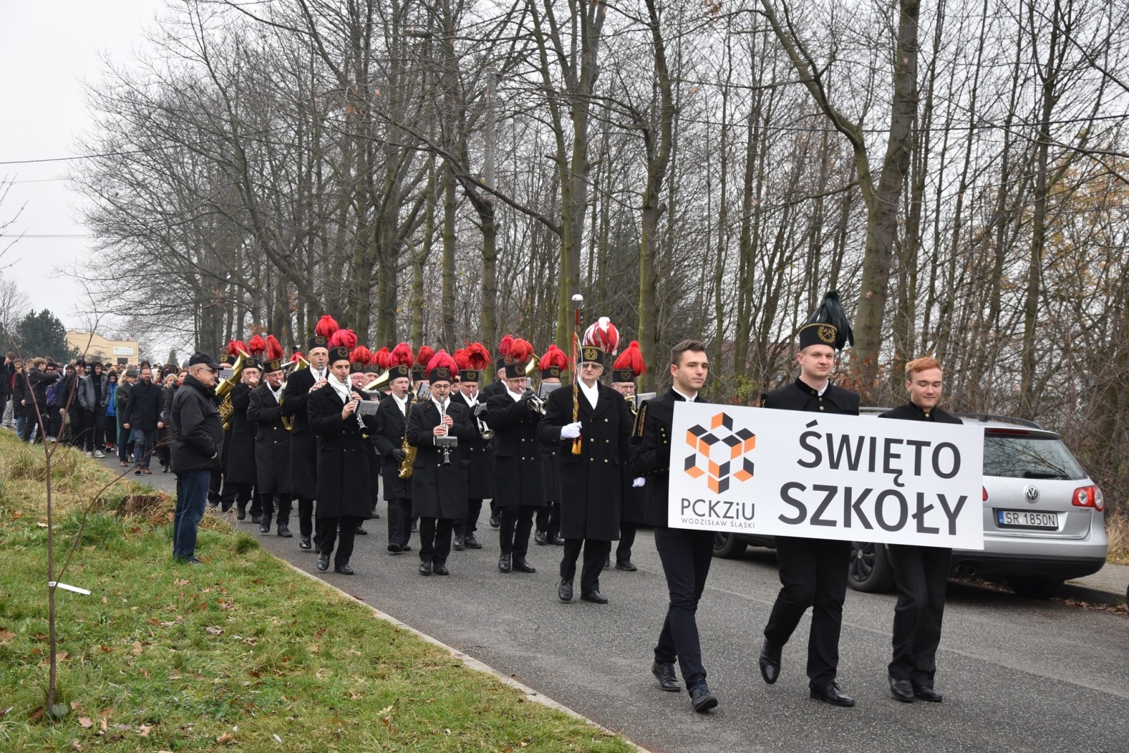 Zdjęcie w galerii na portalu naszwodzislaw.com: Święto Szkoły z kolejną umową patronacką [FOTO] wiadomości z regionu