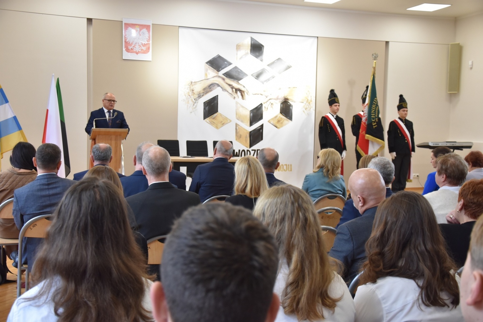 Zdjęcie w galerii na portalu naszwodzislaw.com: Święto Szkoły z kolejną umową patronacką [FOTO] wiadomości z regionu