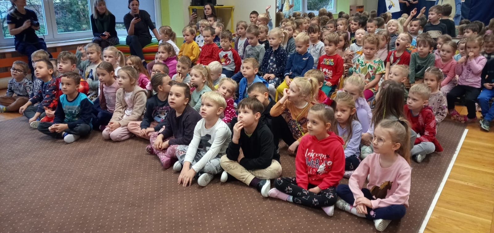 Zdjęcie w galerii na portalu naszwodzislaw.com: Przedszkolne spotkanie z policjantkami i Sznupkiem wiadomości z regionu