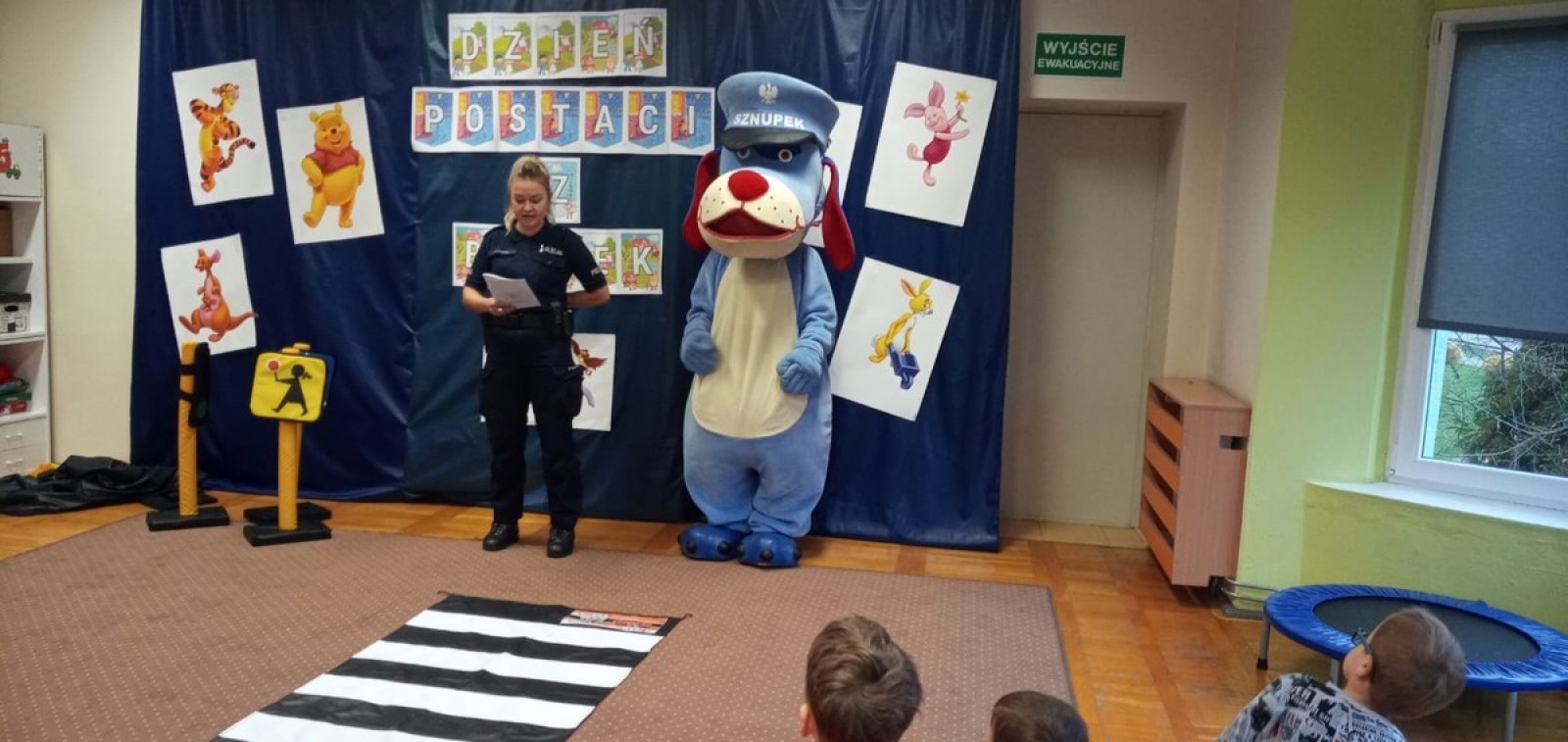 Zdjęcie w galerii na portalu naszwodzislaw.com: Przedszkolne spotkanie z policjantkami i Sznupkiem wiadomości z regionu