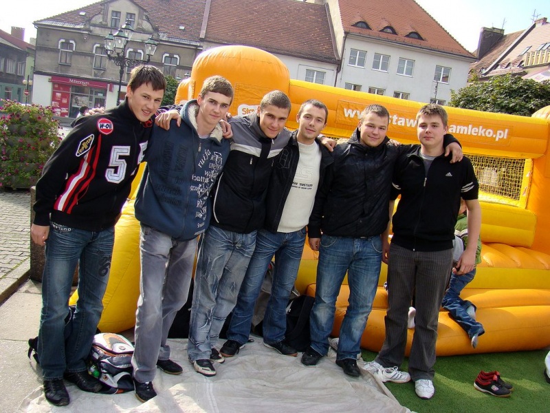 Zdjęcie w galerii na portalu naszwodzislaw.com: Trzy rzuty mleka w rynku wiadomości z regionu