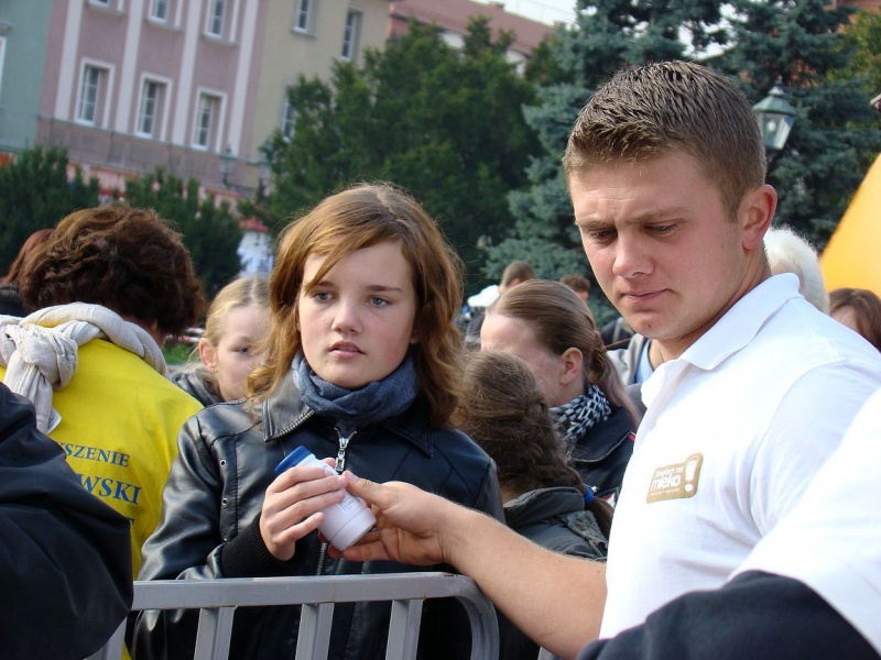 Zdjęcie w galerii na portalu naszwodzislaw.com: Trzy rzuty mleka w rynku wiadomości z regionu