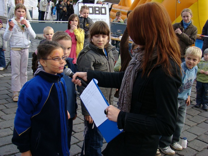 Zdjęcie w galerii na portalu naszwodzislaw.com: Trzy rzuty mleka w rynku wiadomości z regionu