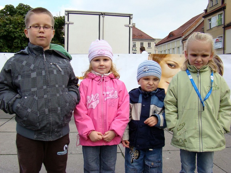 Zdjęcie w galerii na portalu naszwodzislaw.com: Trzy rzuty mleka w rynku wiadomości z regionu