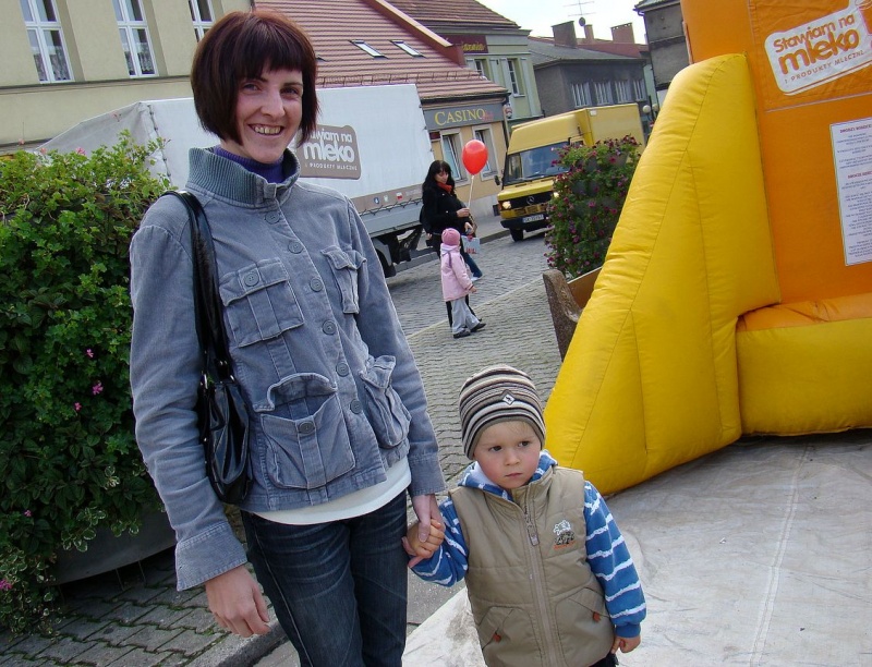 Zdjęcie w galerii na portalu naszwodzislaw.com: Trzy rzuty mleka w rynku wiadomości z regionu