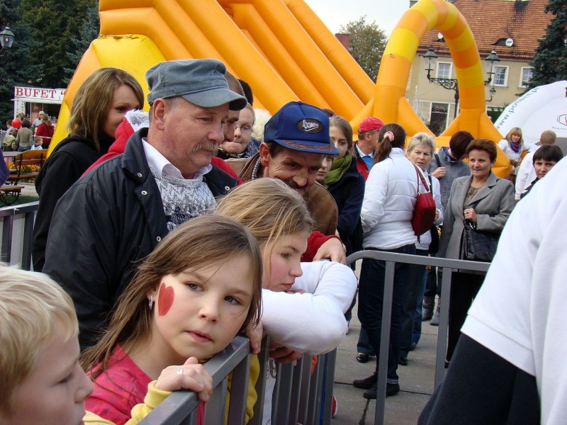 Zdjęcie w galerii na portalu naszwodzislaw.com: Trzy rzuty mleka w rynku wiadomości z regionu