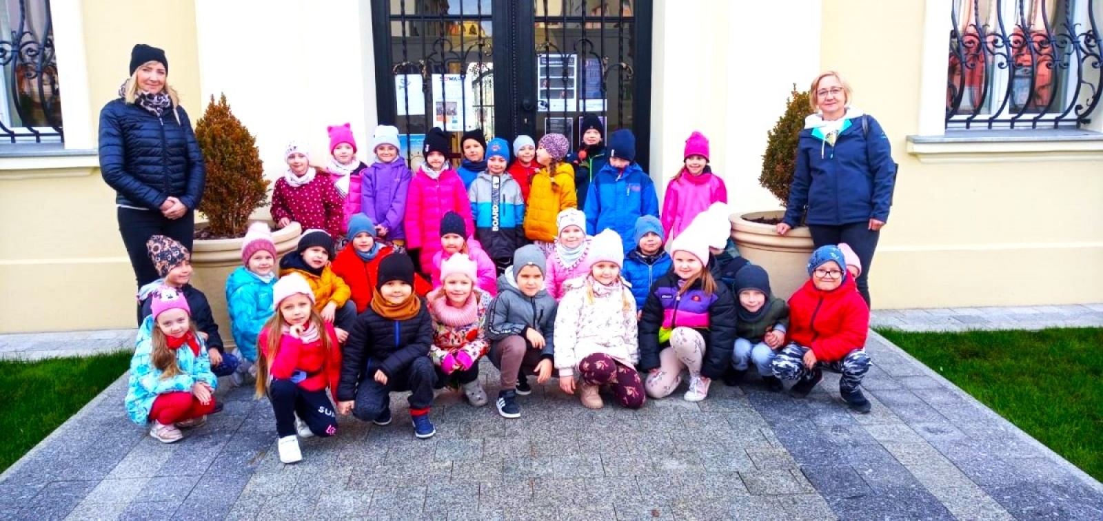 Zdjęcie w galerii na portalu naszwodzislaw.com: Sówki i Słoneczka z Szesnastki zwiedziły wodzisławski pałac wiadomości z regionu