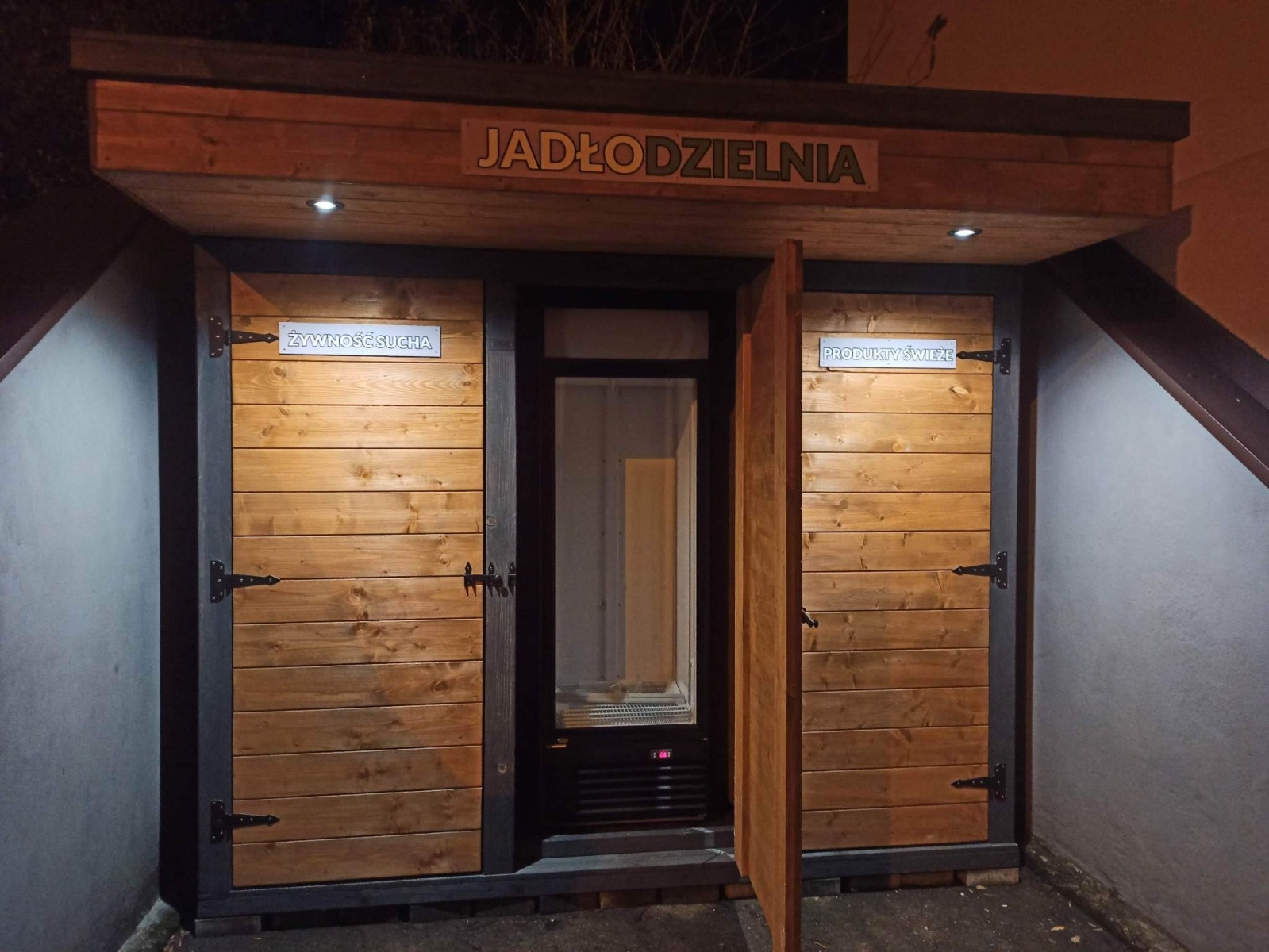 Zdjęcie w galerii na portalu naszwodzislaw.com: Masz zbyt dużo jedzenia? Przynieś je do naszej Jadłodzielni wiadomości z regionu