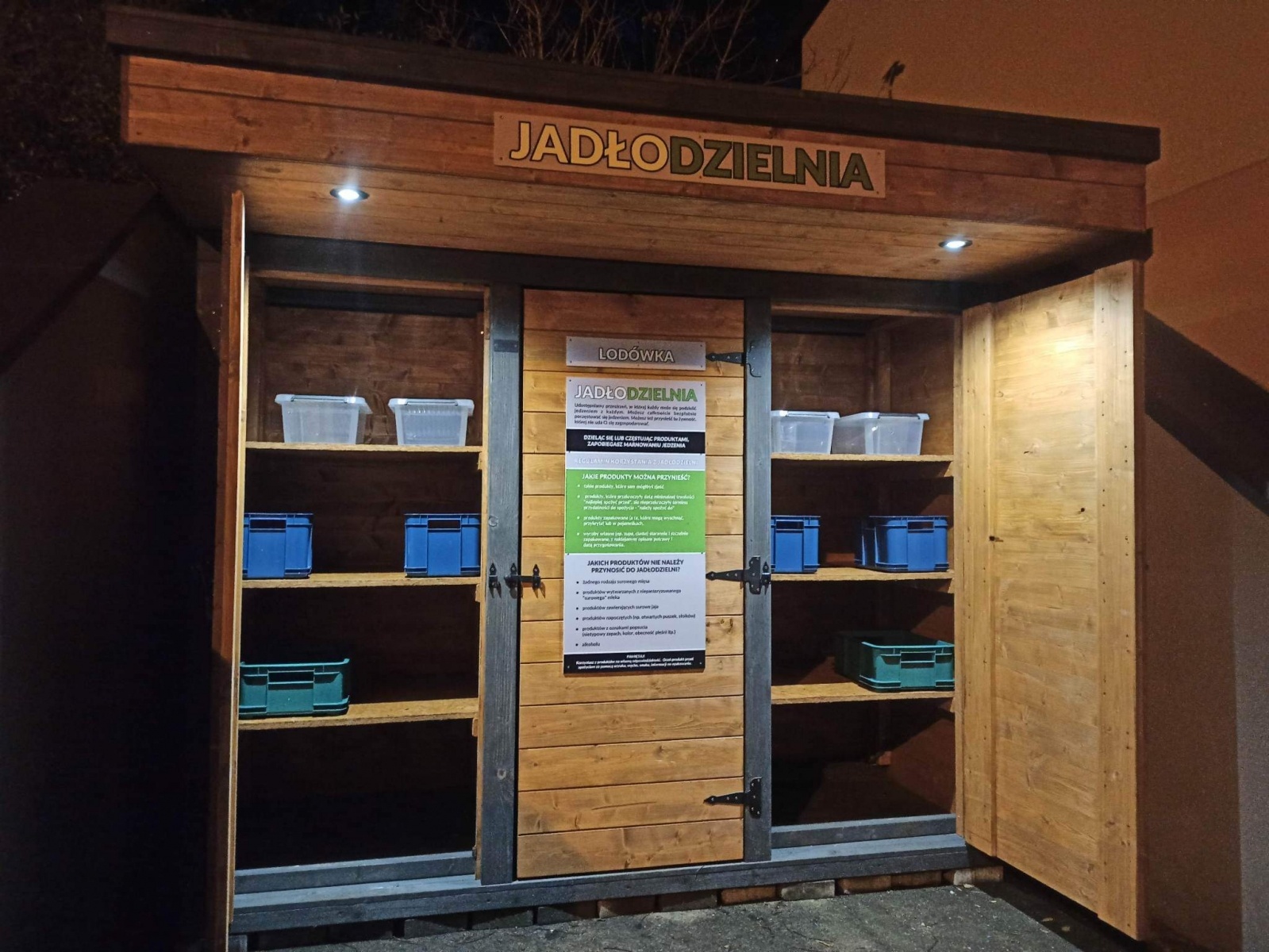 Zdjęcie w galerii na portalu naszwodzislaw.com: Masz zbyt dużo jedzenia? Przynieś je do naszej Jadłodzielni wiadomości z regionu